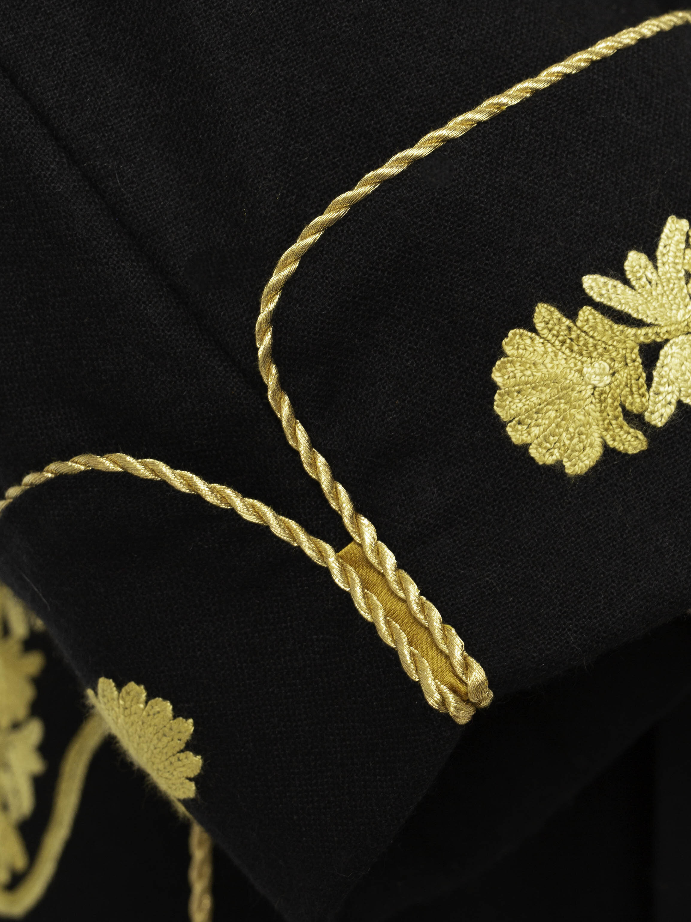 DH SS21 Hand Embroidered Cashmere 'Prince'-08.jpg