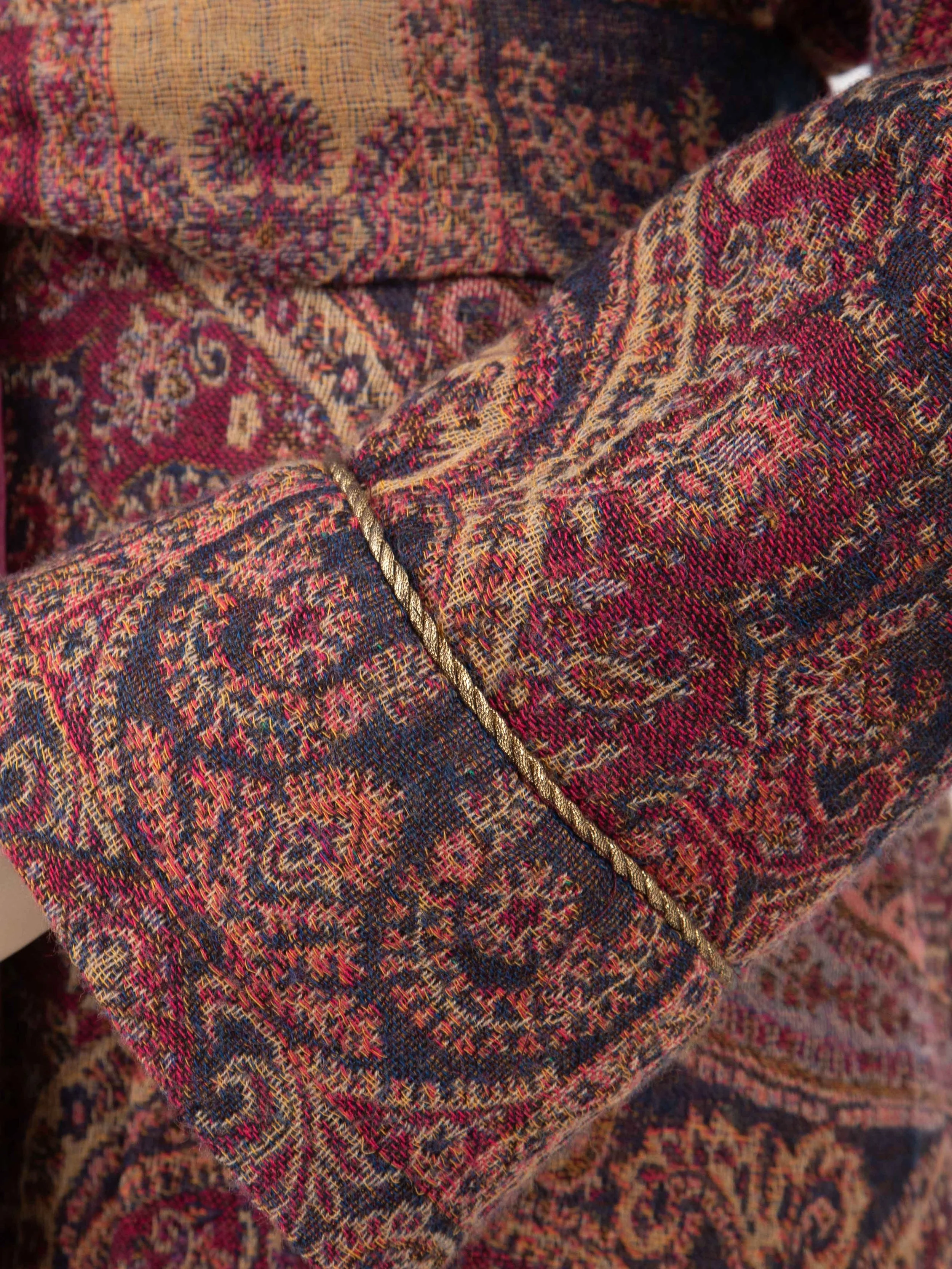 BURGUNDY PAISLEY WOOL JACQUARD FEm-4.jpg