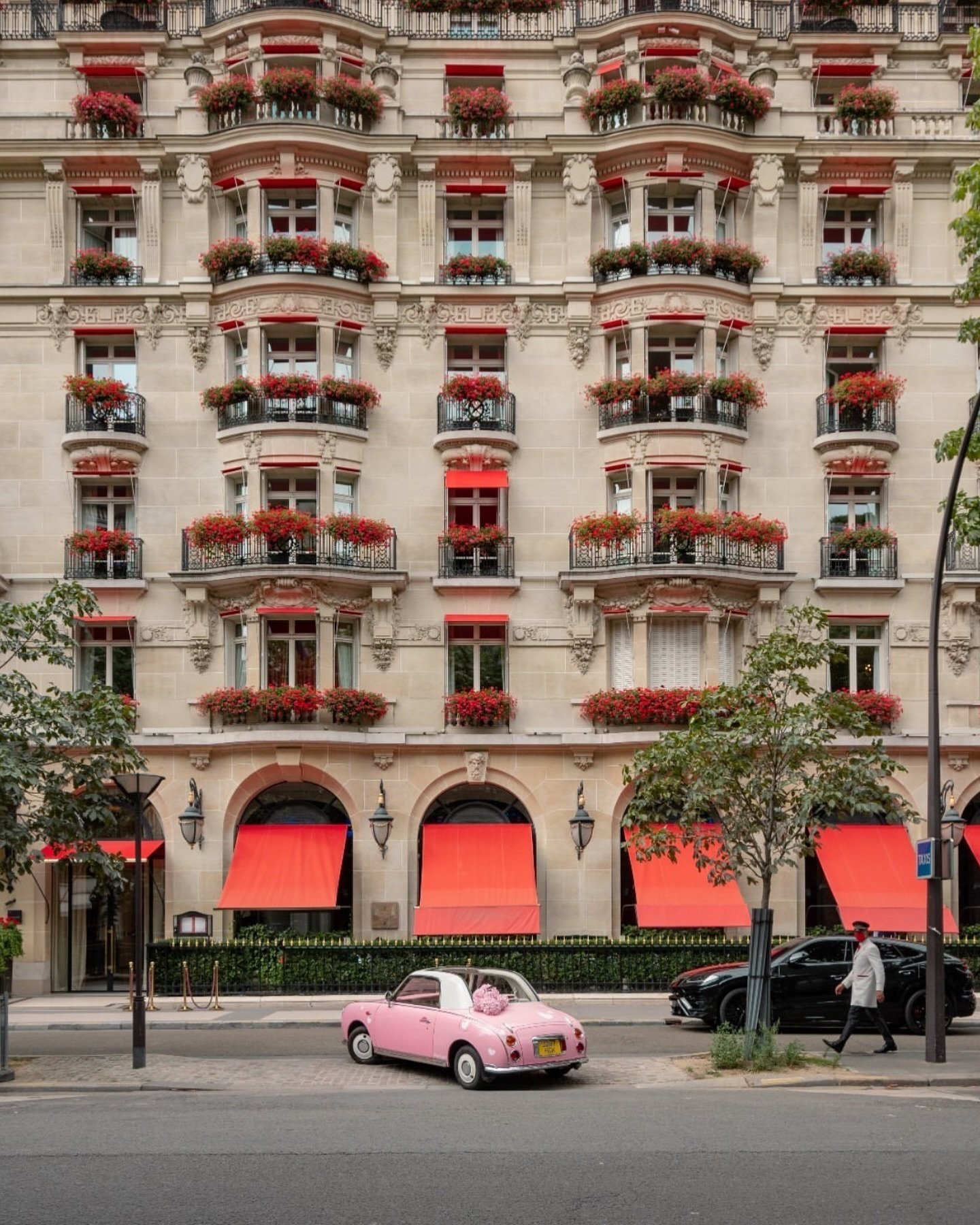 H&ocirc;tel Plaza Ath&eacute;n&eacute;e, Paris

Fun Fact: The hotel has a longstanding connection with the Dior brand and is said to have inspired Christian Dior to open his first store across the road.

📍 @hotelplazaatheneee 
📷 @bei.bei.wei

#Pari