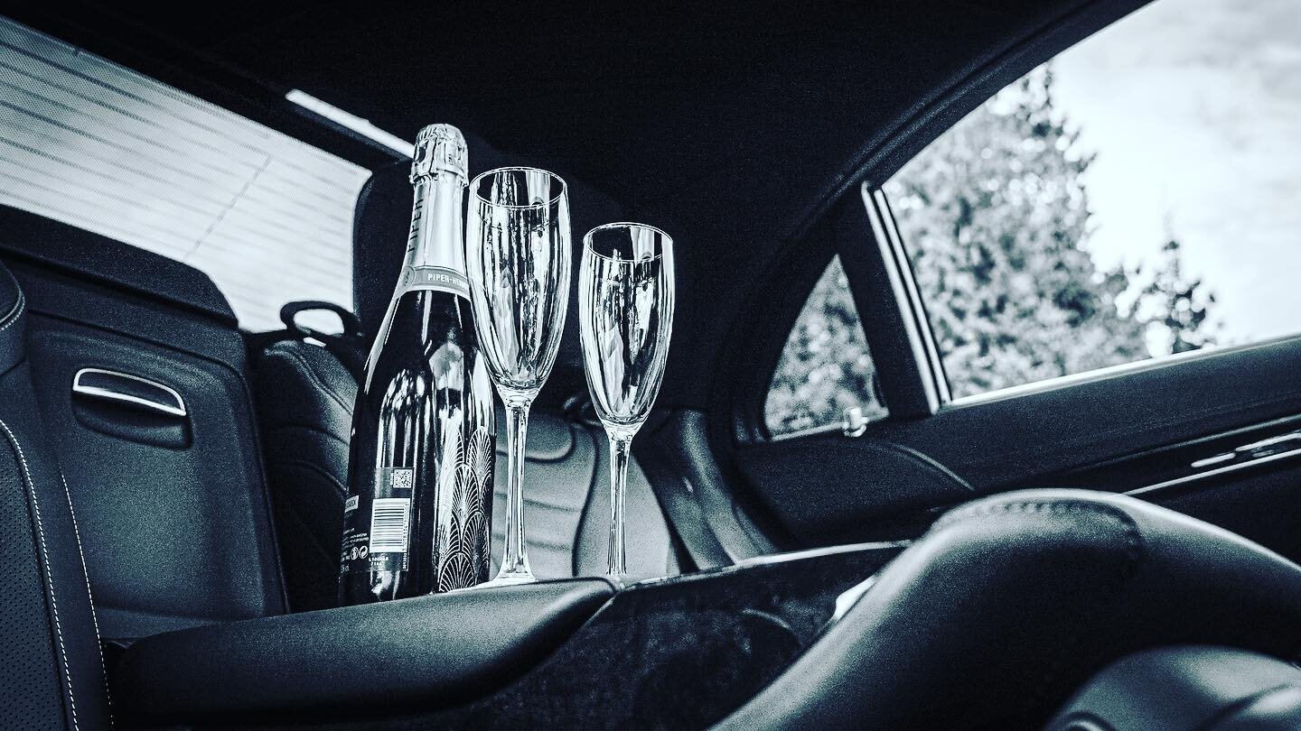 #weddingcarsofyork #mercedes #sclass #bride #groom #yorkbride #champagne #weddingcar #luxury