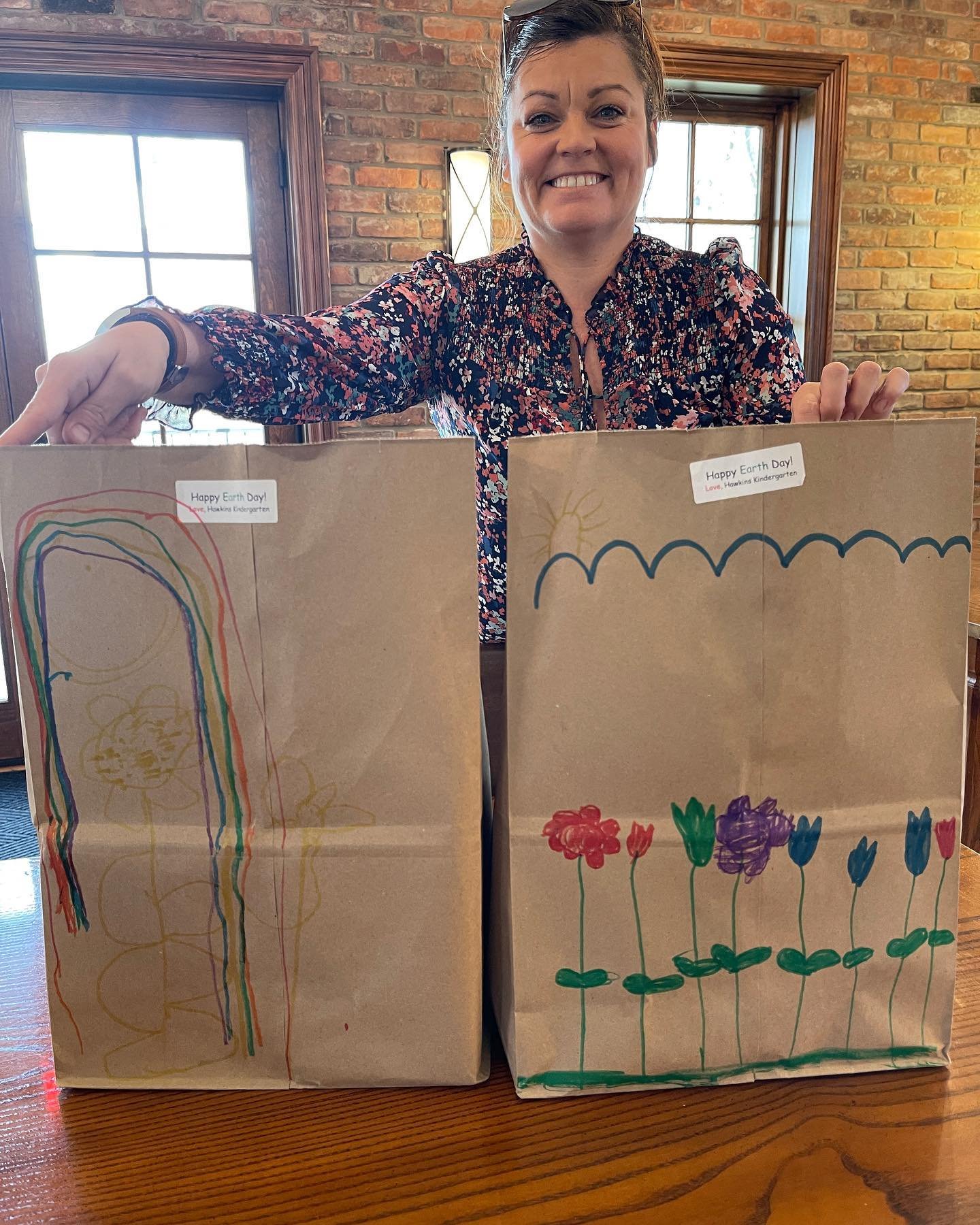 What a happy surprise! 

Thank you to the artists of Hawkins Kindergarten for sharing your hearts and art with us! 

You sure made our Kroger delivery more fun! And you made our day!🌷🌈☀️

Shop Brighton Kroger for your very own Earth Day art! 🌎 🎨?