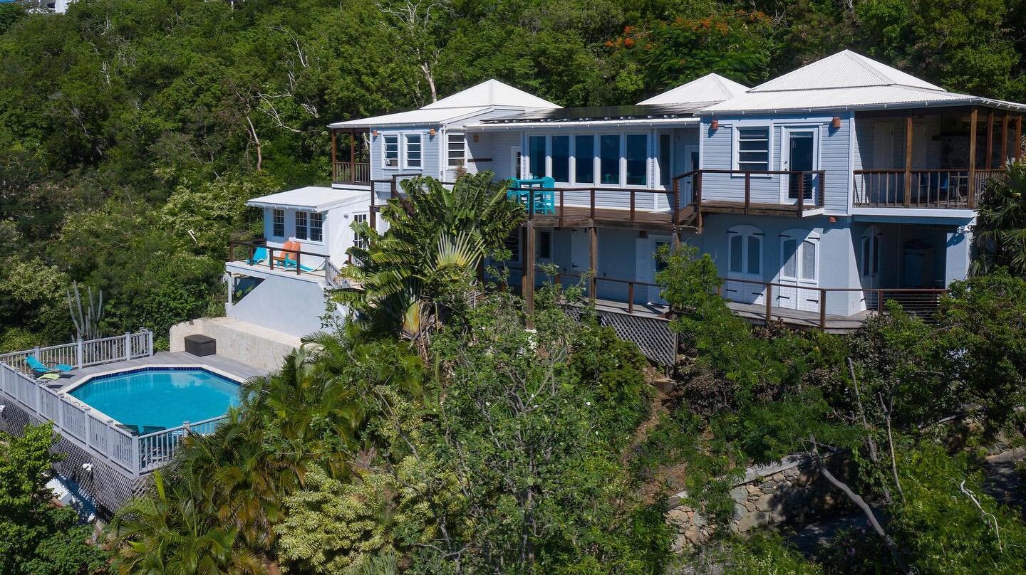 Terrapin Station Villa is one of our newest properties! Located in Chocolate Hole, this 4 bedroom house is perfect for larger families and groups to stay! Comfortably sleep 12 here with plenty of space for everyone to relax and enjoy St John. ☀️🌴🐢
