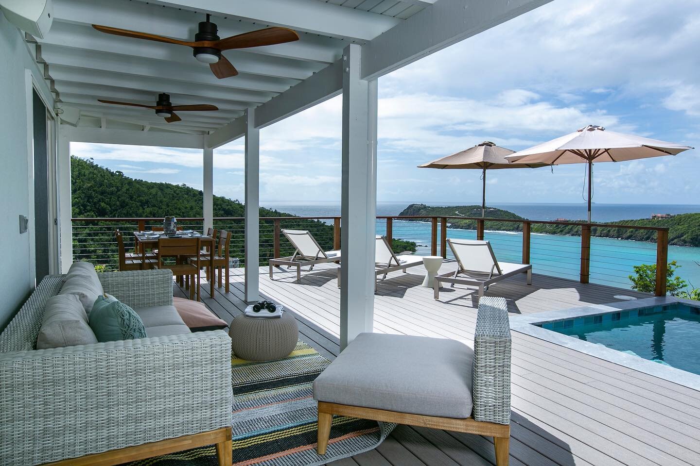 Outdoor seating at it&rsquo;s best. 🌊💙

**We have Thanksgiving dates OPEN**

Contact for more details!