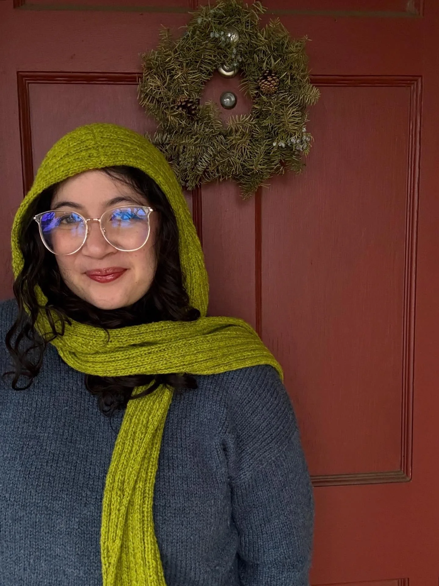 My last FO of 2025! 
Here&rsquo;s to more crafting and trying new things in 2026 🎇

Pattern: #AlexHood by @knittingforolive 
Yarn: @wooldreamers Mota in color 442G

#CraftedByKirsten #KnitHood #Handmade #Scarf