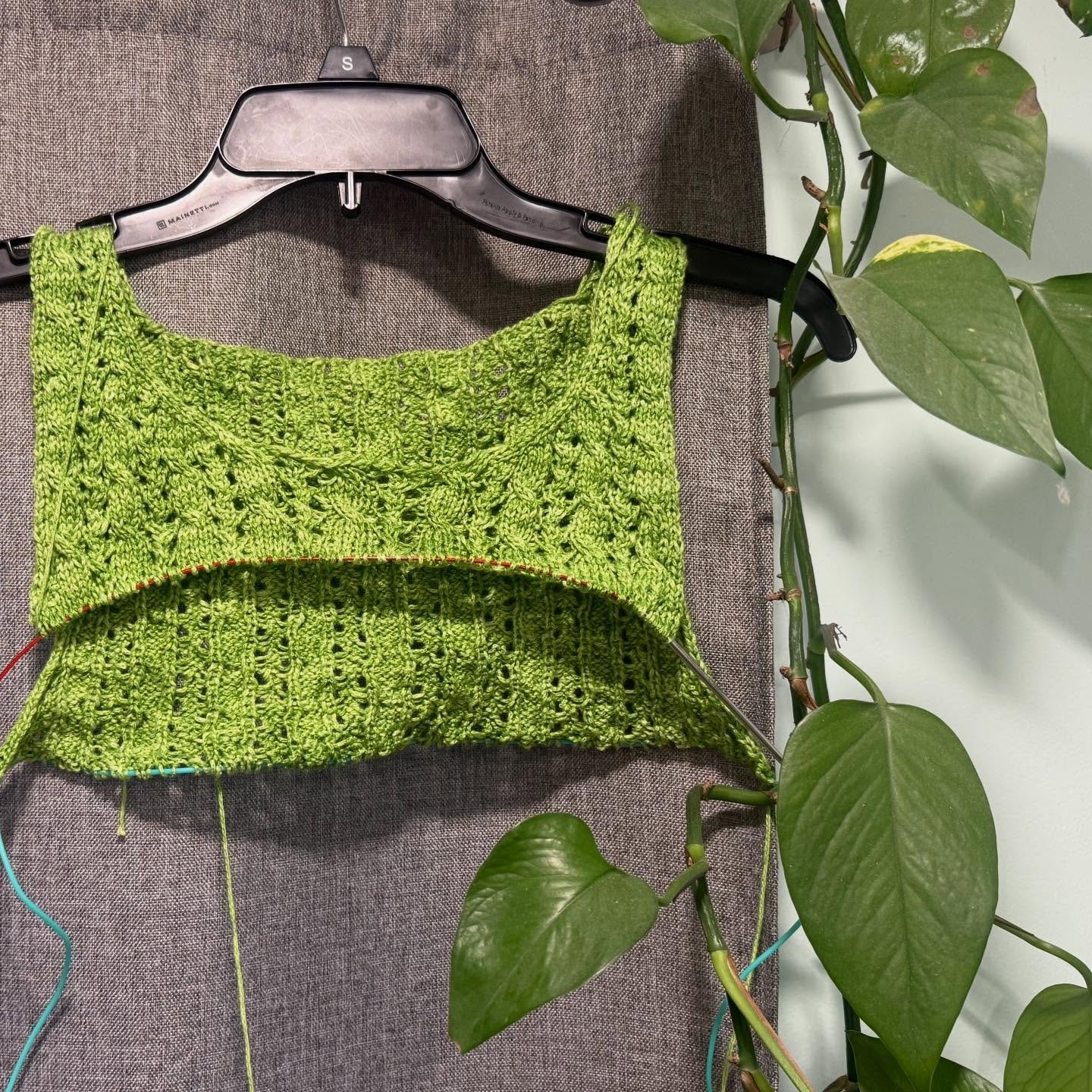 Friday WIP💚

Thanks to #WIPDownJan26 hosted by @juliannamknits for keeping me motivated to complete some of my languishing projects from 2025! 

So glad I picked this project back up, the cables and details are beautiful. Fingers crossed I finish th