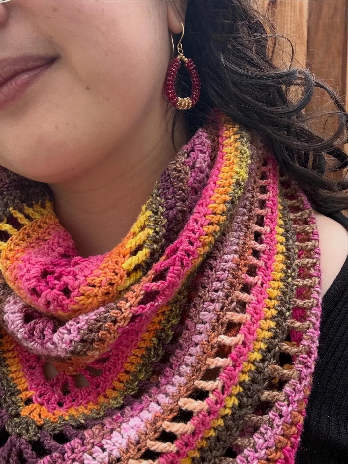 Sunset colors in a shawl 🩷🧡💛🤎

Loved using @noroyarns for this crochet shawl! Makes it look like I used multiple colors, when it&rsquo;s really just slow striping yarn 🧶. 

Pattern: #MontegoShawl by @tlyarncrafts 
Yarn: Noro Yukata in colorway 1