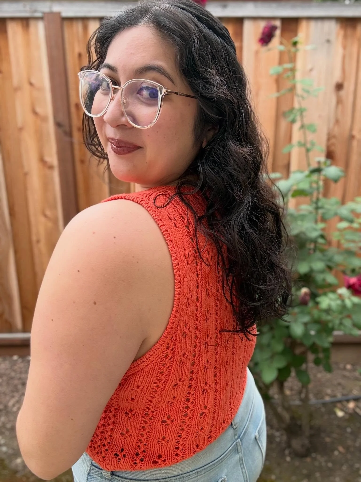 Happy release day to the #PetitePointelleTank by @jessssiemae 🌸🌺🌷

So many cute details and the perfect addition to my Spring wardrobe. So ready for warmer weather to wear this more often!

This was also my first time using Cotton Lino from The Wa