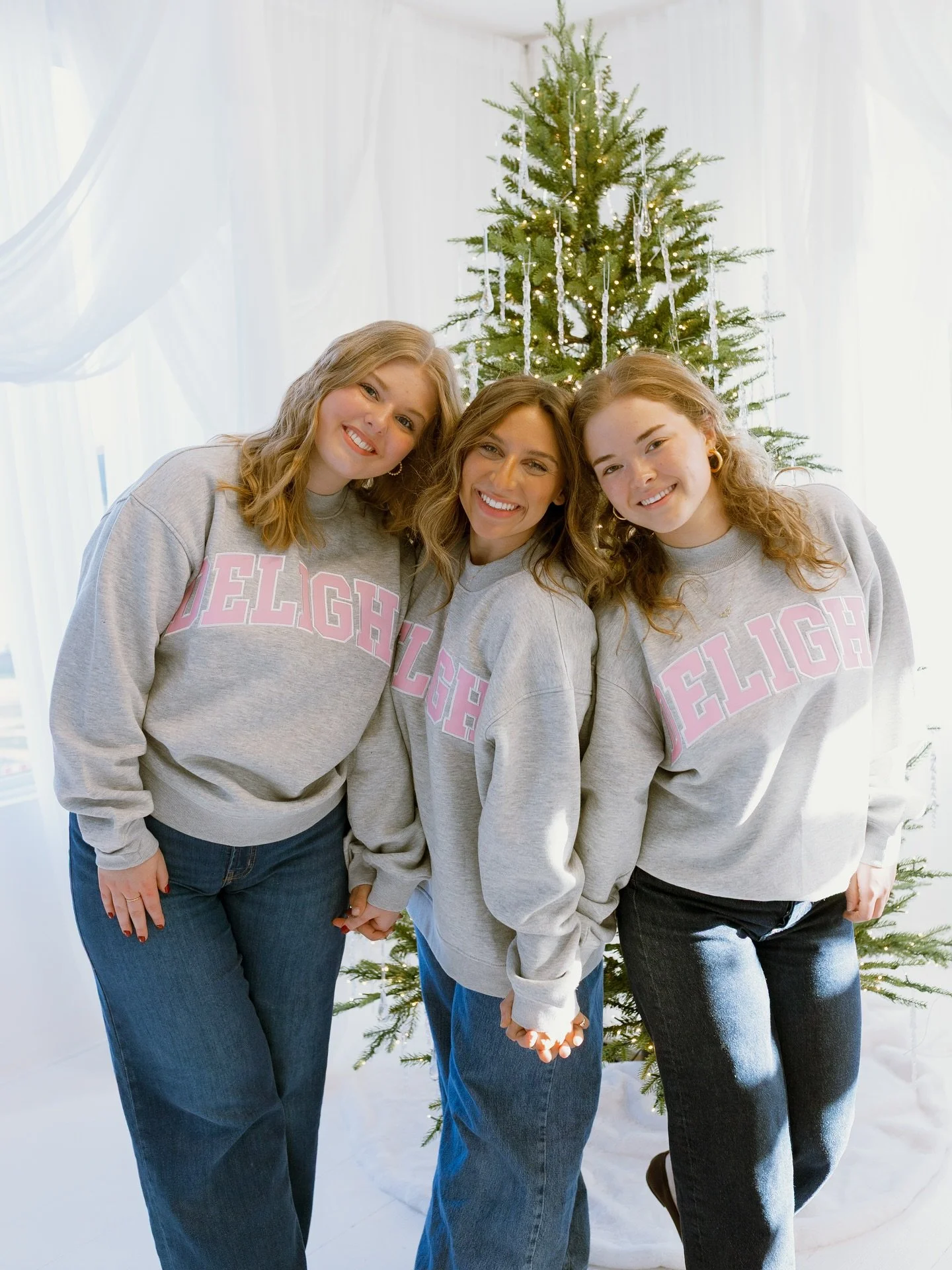 The most delightful time of the year&hellip;EXCLUSIVE HOLIDAY DROP!! Cozy grey, blush-pink letters, limited-edition - meet your new fave Delight mock neck 🎀🎄✨

shop our store (we have a feeling these will go fast!!) 👀