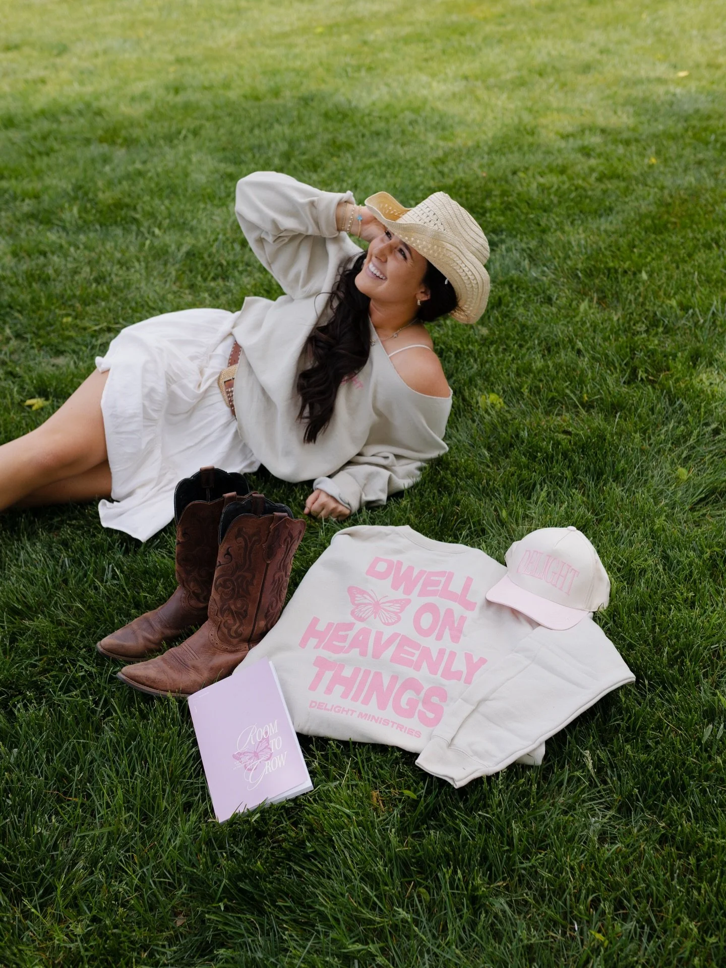 We heard it&rsquo;s a Miley Stewart summer&hellip; and we aren&rsquo;t complaining!! We also heard now is the PERFECT time to get our butterfly crewneck to chill in all summer long in your cute outfits! 🤠🦋💞

And another thing... IT IS ON SALE FOR 