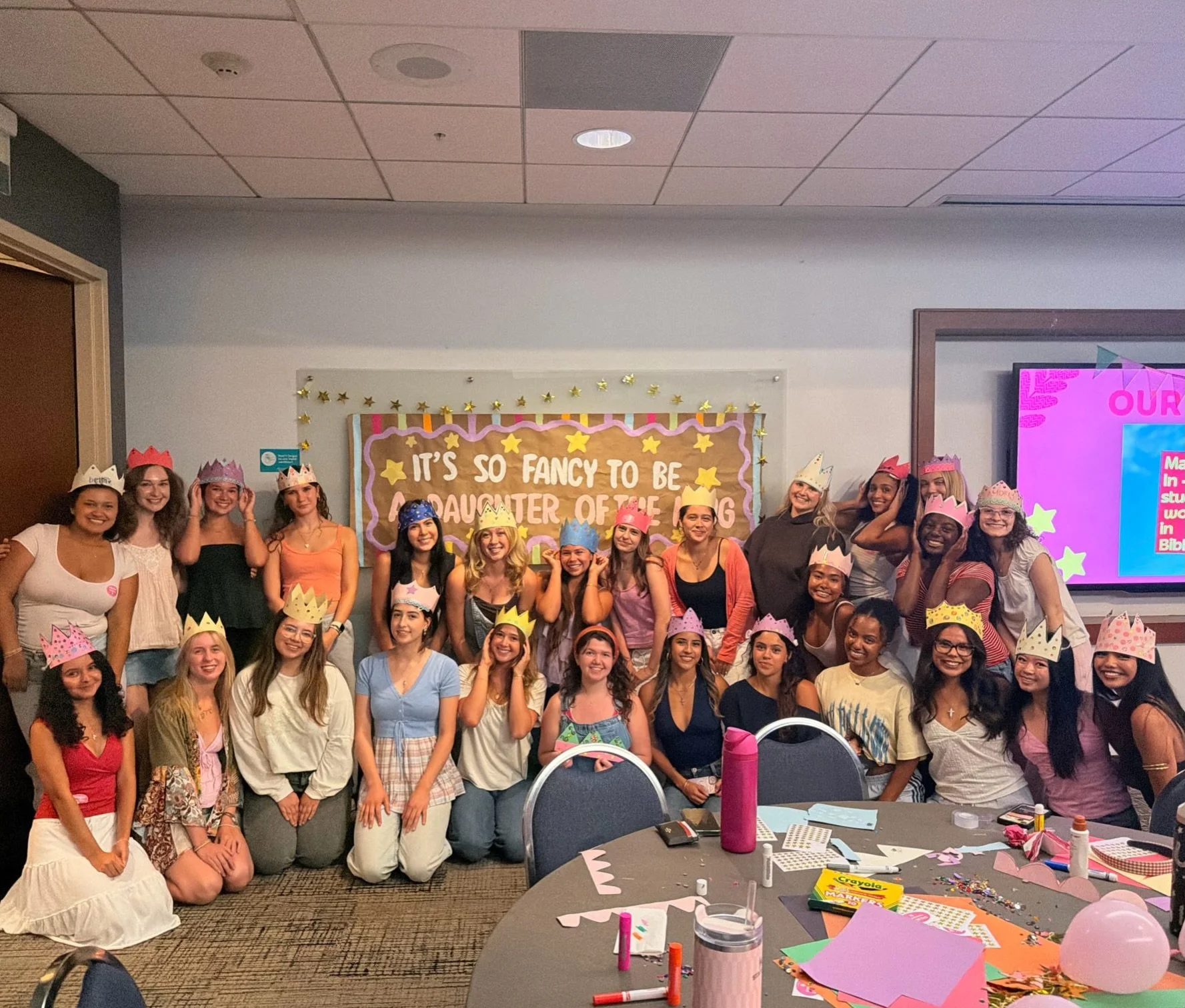 postcard from kickoff 🤭💕💌

tag a Delight girly in the comments you&rsquo;re grateful for <3

#bestfriends #besties #christiangirl #friendship #jesusgirls