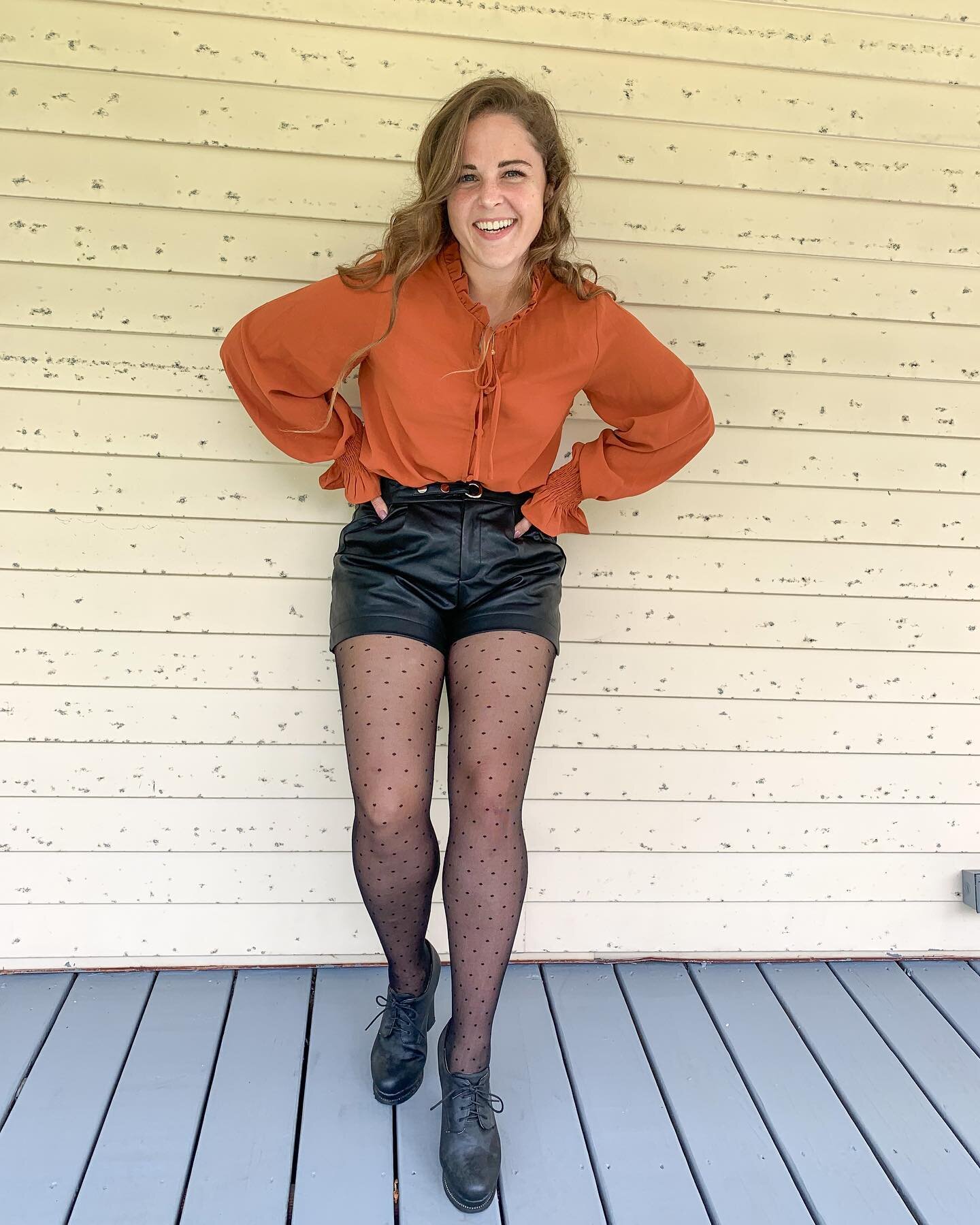 Early Fall &lsquo;Fit 🍁 
I absolutely love that magical window where it&rsquo;s cool enough to wear the ever fun shorts and tights combo, but still warm enough that you don&rsquo;t quite need a jacket. But I need to focus on the star of this look (e