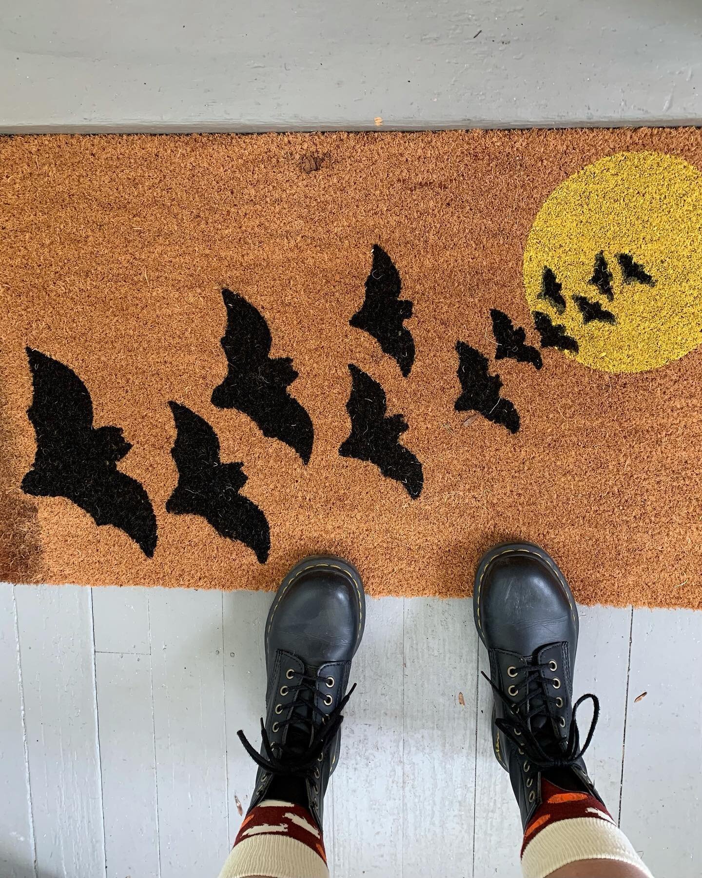 If you needed an excuse to bring out your fall decor: here you go! 
One of the many things I love about having our house is I can finally have seasonal door mats. We nabbed this one at our local grocery store, but I&rsquo;ve linked many more for y&rs