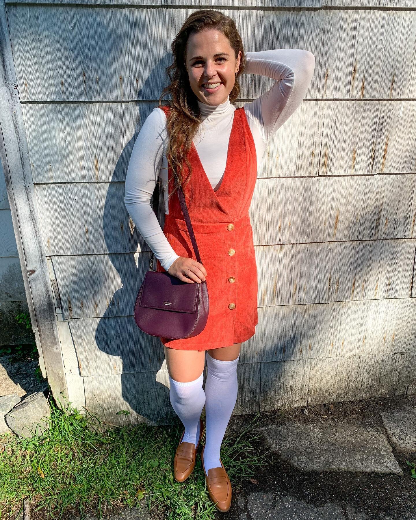 I don&rsquo;t care what the 80 degree weather says, the autumnal equinox is on Thursday and I&rsquo;m going to dress accordingly!
One of my favorite fall staples is the pinafore dress - and I love the color and wrap feel to this one. It carries you a