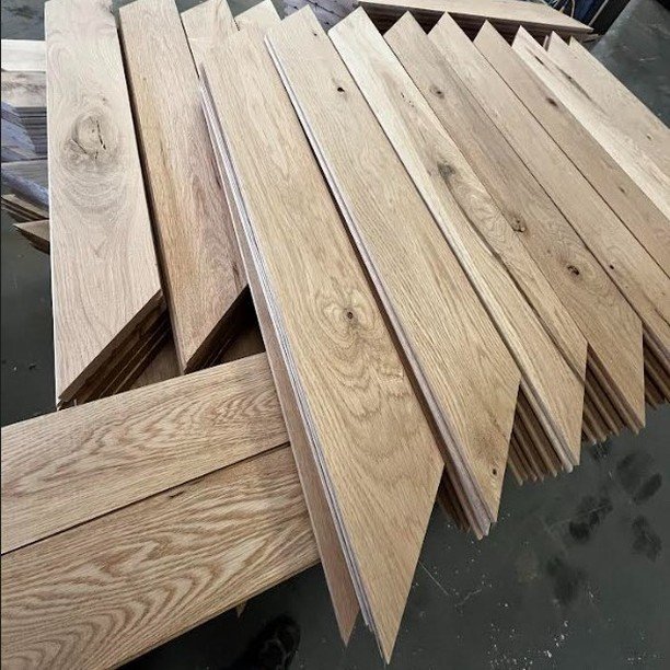 Timberline's beautiful Character Grade White Oak Chevron! We can custom mill any size needed. Unique, timeless, and elegant! www.timberlinehardwoods.com 585-509-0575 tom.timberline@gmail.com #timberlinehardwoods #manchesterny #chevron #whiteoak #hard