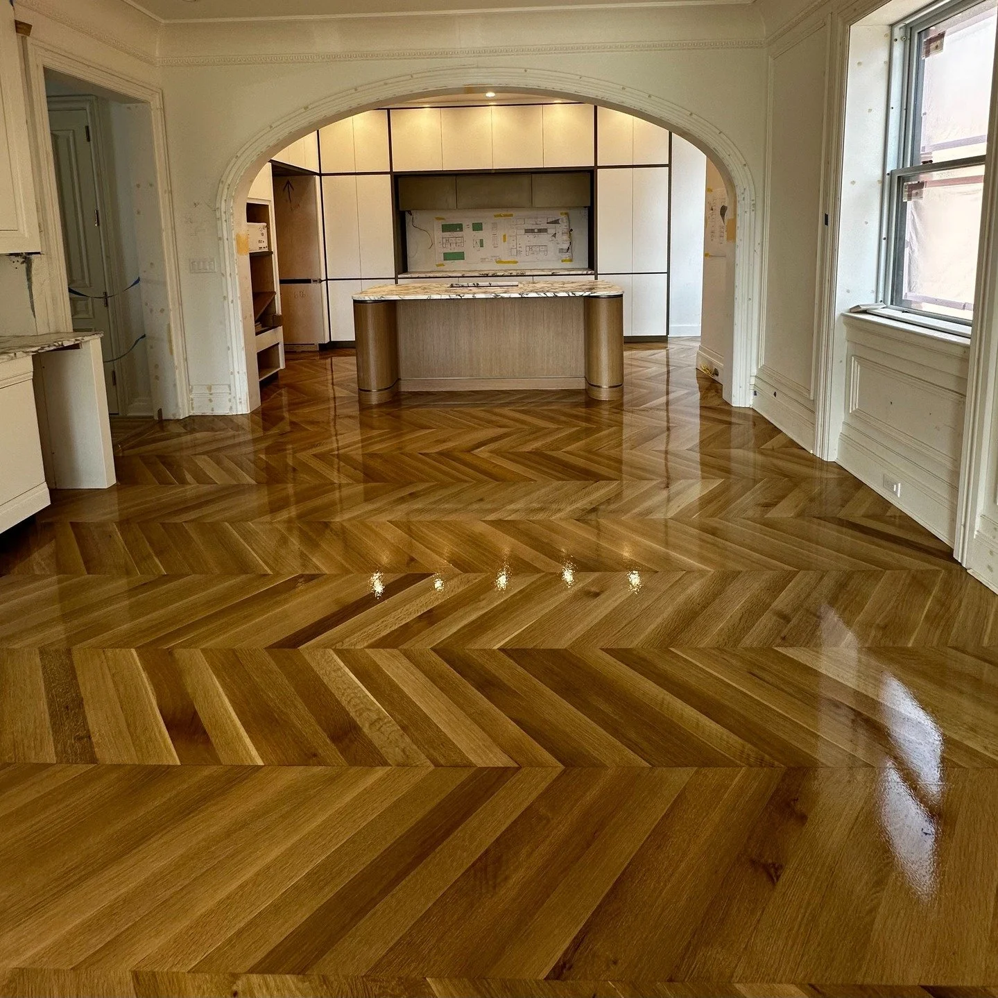 Timberline's beautiful 3-1/4"x24" Rift/Qtrd White Oak Chevron! Our customer did an amazing job as always. We can custom mill any size chevron or herringbone you want. #designwoodfloors #timberlinehardwoods #chevronfloors #whiteoak #hardwood