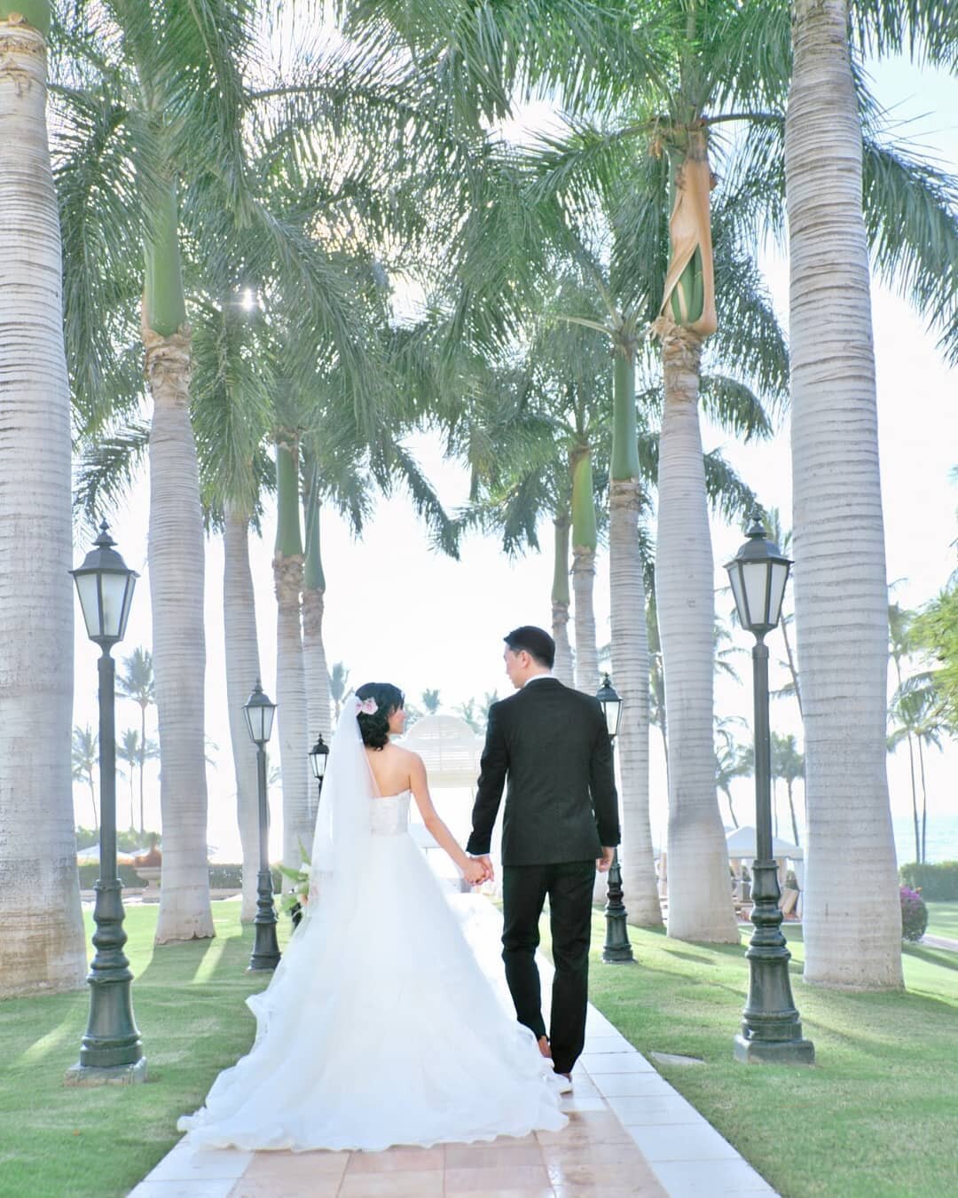 Honored to be a part of  Fanie &amp; Soo Young's  elopement in Maui with this amazing team.
Photography: @meewmeewstudios 
Hair &amp; Makeup: @jessicaawaite 
Officiant: @maui_officiant_lightsy 
Coordination &amp; floral @Events_by_darren_keala 
Mahal