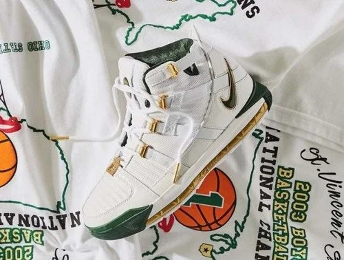 The "SVSM" LeBron 3 QS Is On Sale For 20% Off + Free Shipping!