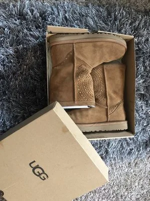 The Women's and kid's UGG Boots Is On Sale From $40 Off!