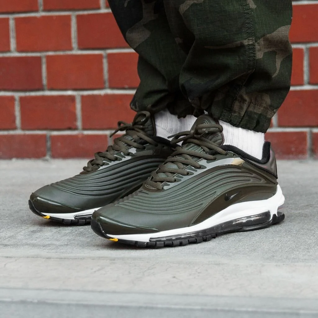 The Nike Air Max Deluxe SE "Olive" Is On Sale For $69.97!