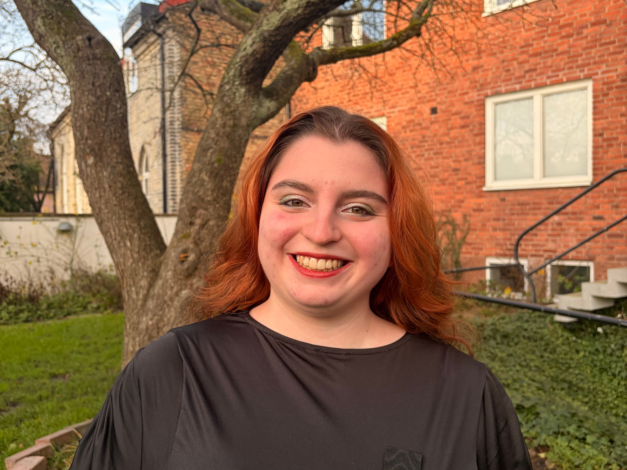  Kleia Sidira (she/her) | Källarmästare      
I am in charge of all things basement! I make sure our pubs run smoothly, and, most importantly, curate our drink selection. From craft beers to alcohol-free cider to cocktails to fun sodas, I make sure w