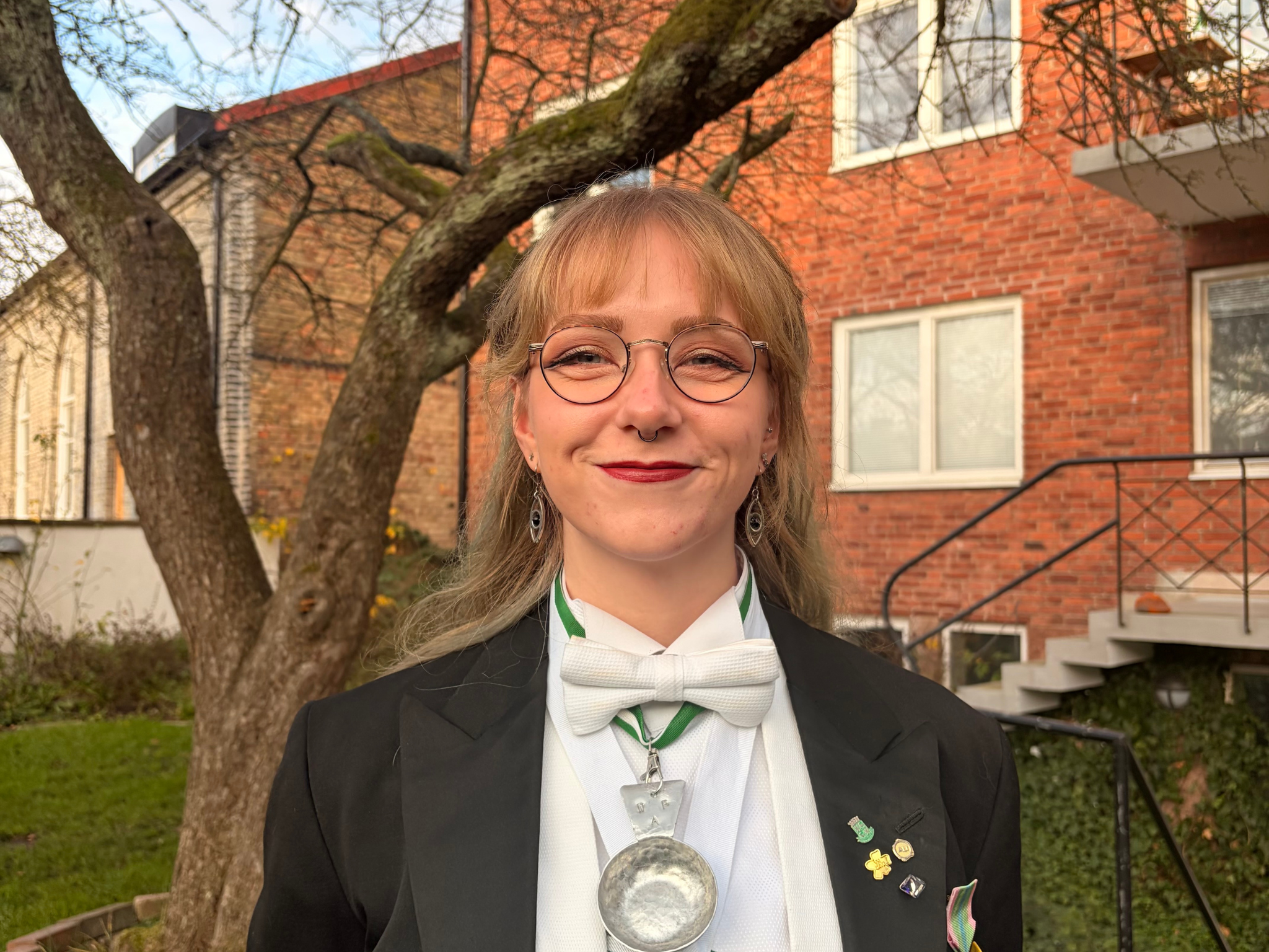  Cas Anderholm Hansson (they/them) | ProKurator Ekonomi       I am the deputy of the Kurator and am mainly responsible for the Nation's economy. Accounting, budgeting, drafting contracts and sending out scholarships, fall under my duties. If you have