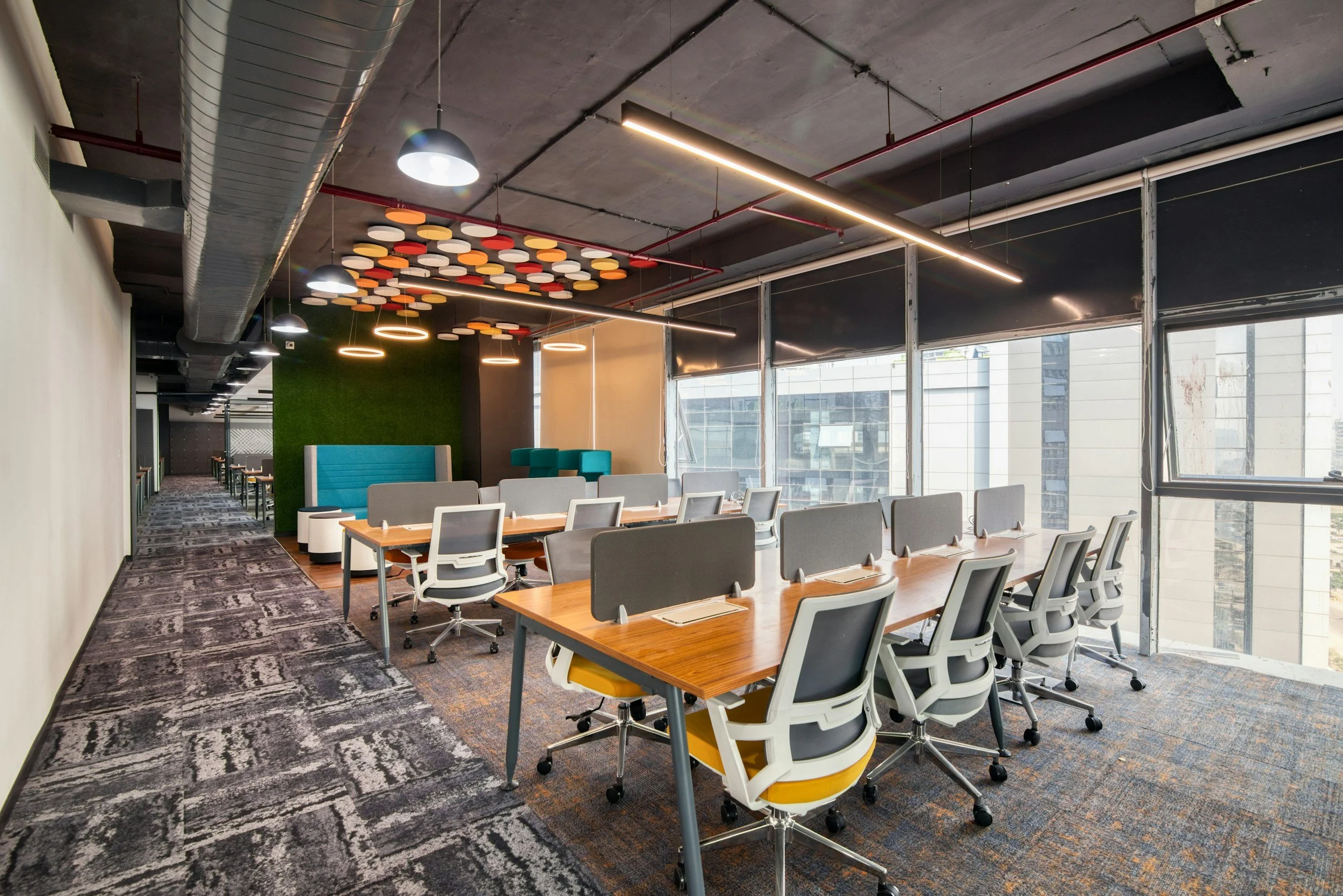 Modern office workspace supporting traveling professionals and project teams, aligned with Lima Charlie Inc.’s corporate housing solutions designed for productivity and extended workforce assignments.