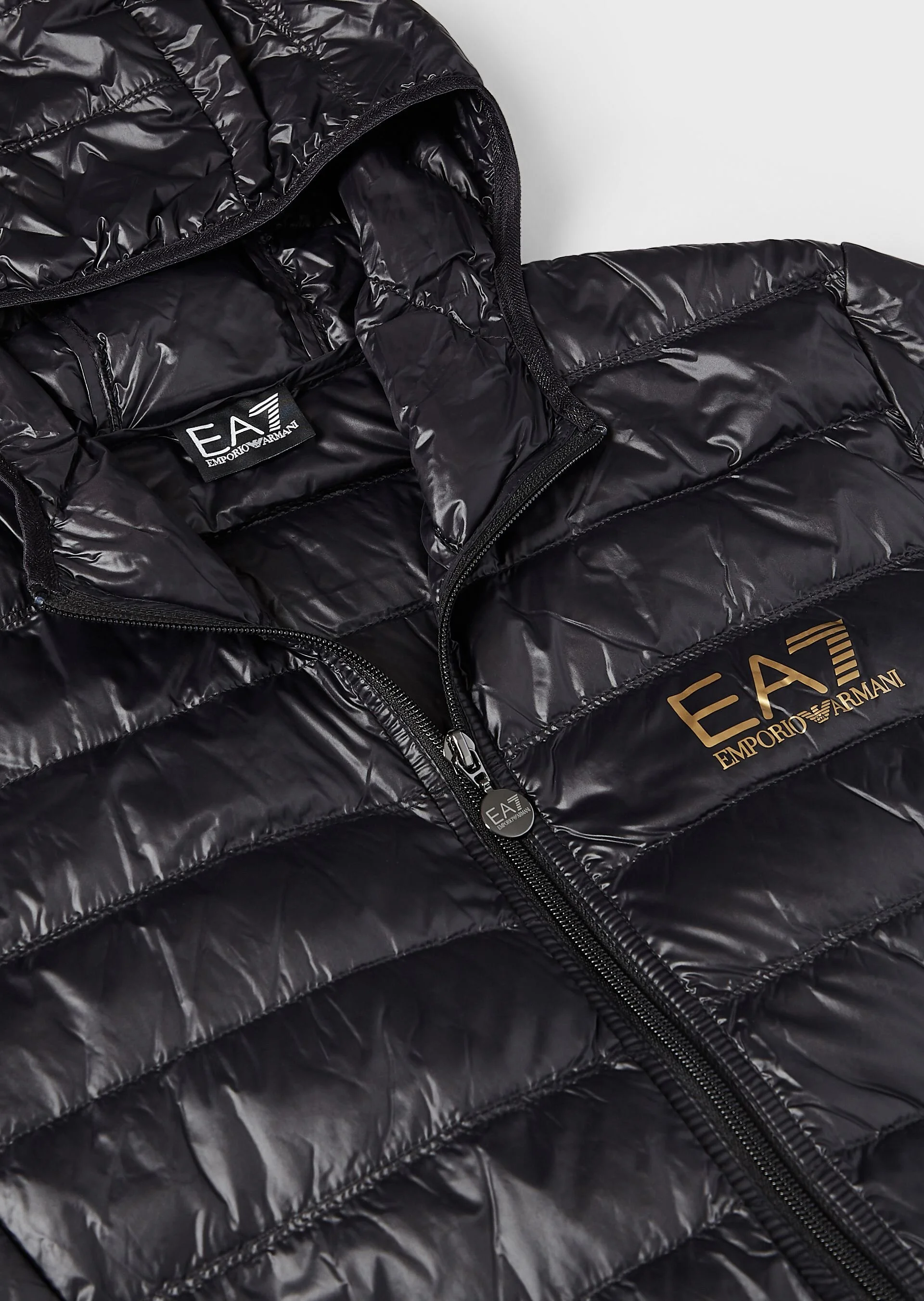 Emporio_Armani_mens_boys_lightweight_black_puffer_jacket_with_hood_and_zip_8NPB02_PN29Z_0208_8NPB02PN29Z10208_closeup.jpg