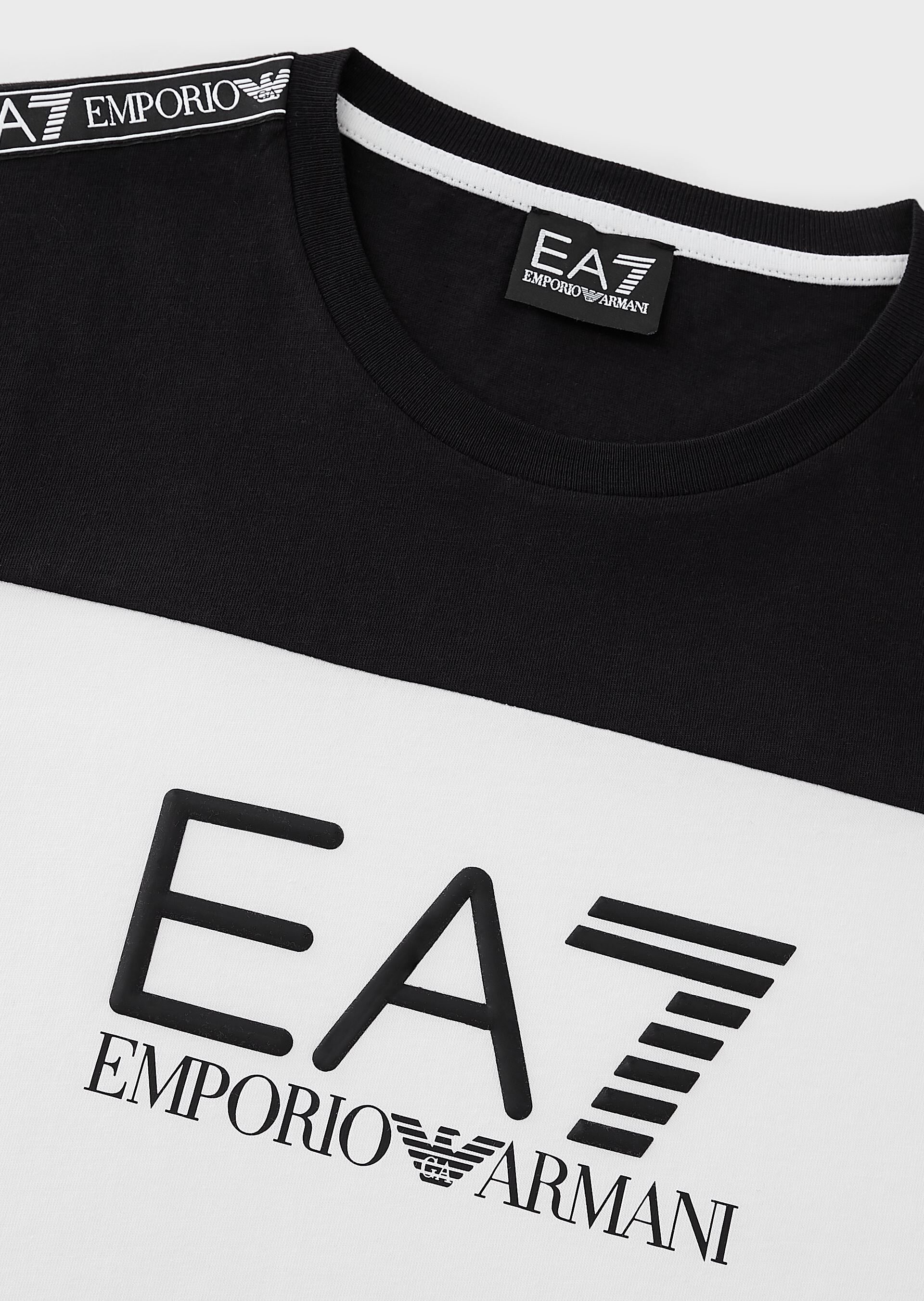 ea7-athletic-colour-block-two-tone-white-black.closeup.jpeg