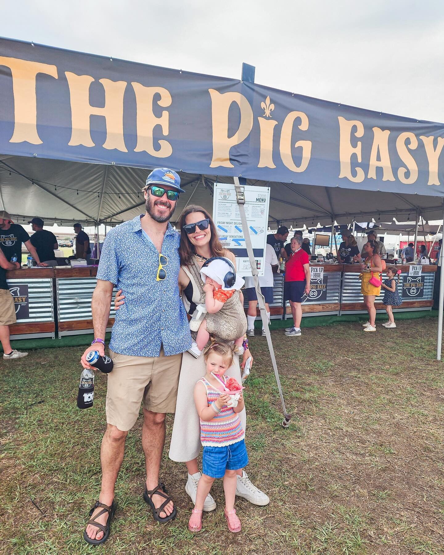 Hogs for the Cause 🐷〰️ Hogs is neck and neck with Jazz Fest as being our fave fest. We loaded up the fam and hopped over from Shell Beach for the day. The cause. The music. The weather. The people. The food! Vibes are 💯 And we got to hang with frie