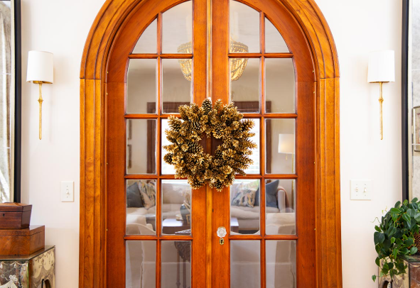 Gold Pinecone Wreath 2.png