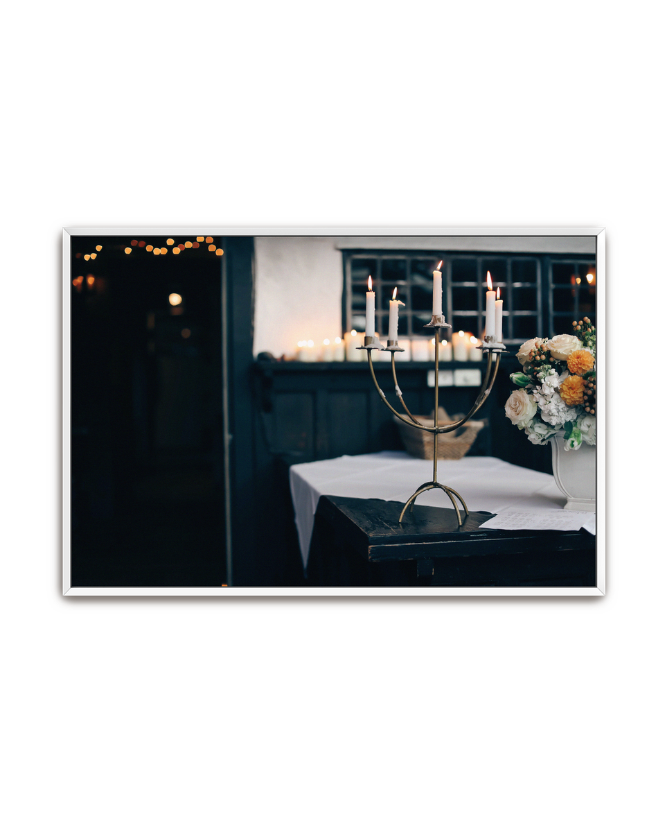 moody-candle-white-canvas.png