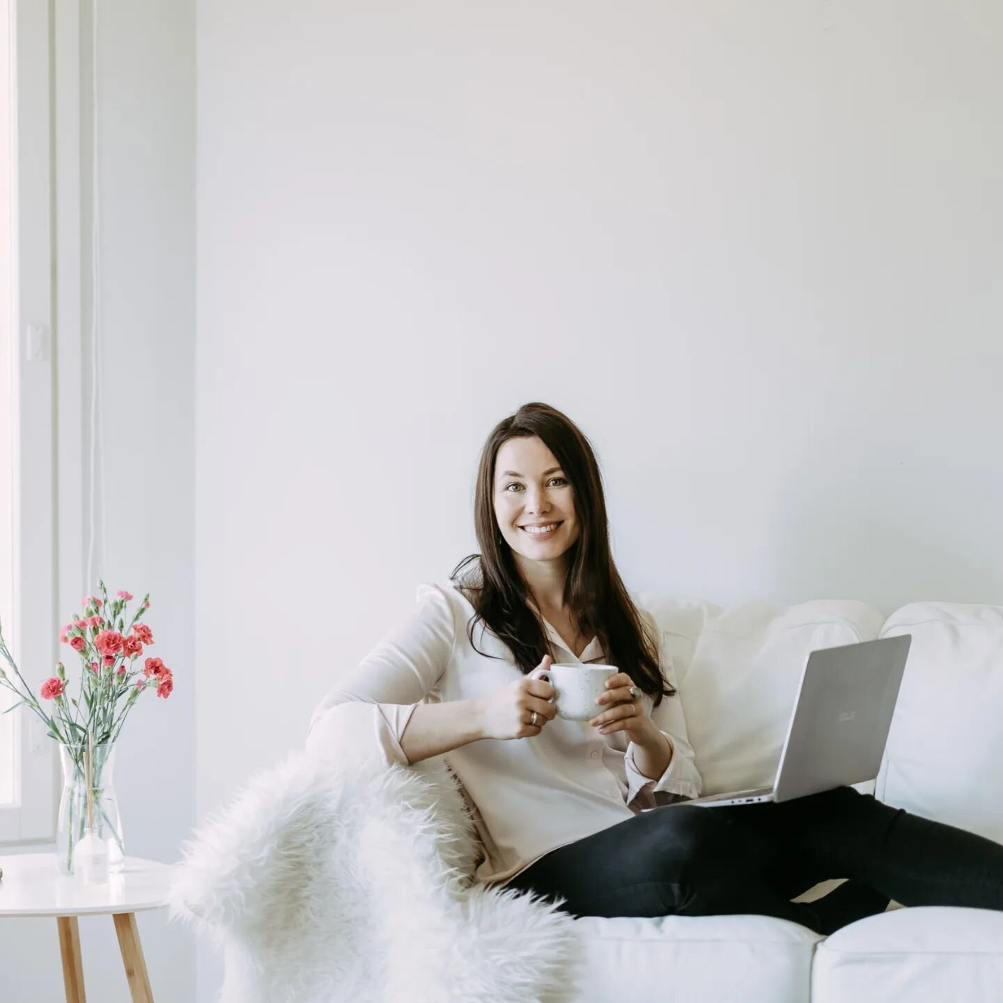 The kind of fuckery in online courses that makes me 🤯 as an introvert. 

I LOVE online courses. And I consume a lot of them 🙌🏼 I'm obsessed with learning new things &amp; developing myself. 

I'm doing 2 online live courses in parallel on topics l