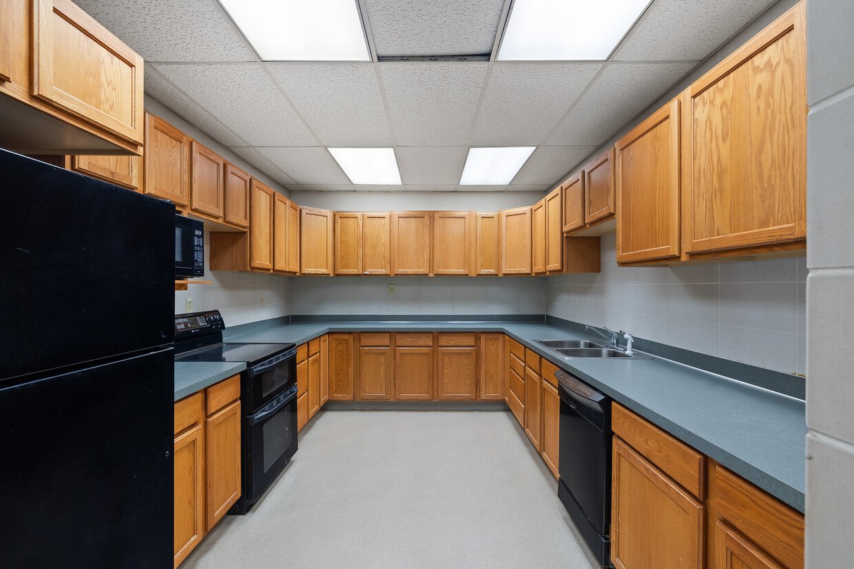 100 Tower Blvd 5.jpg