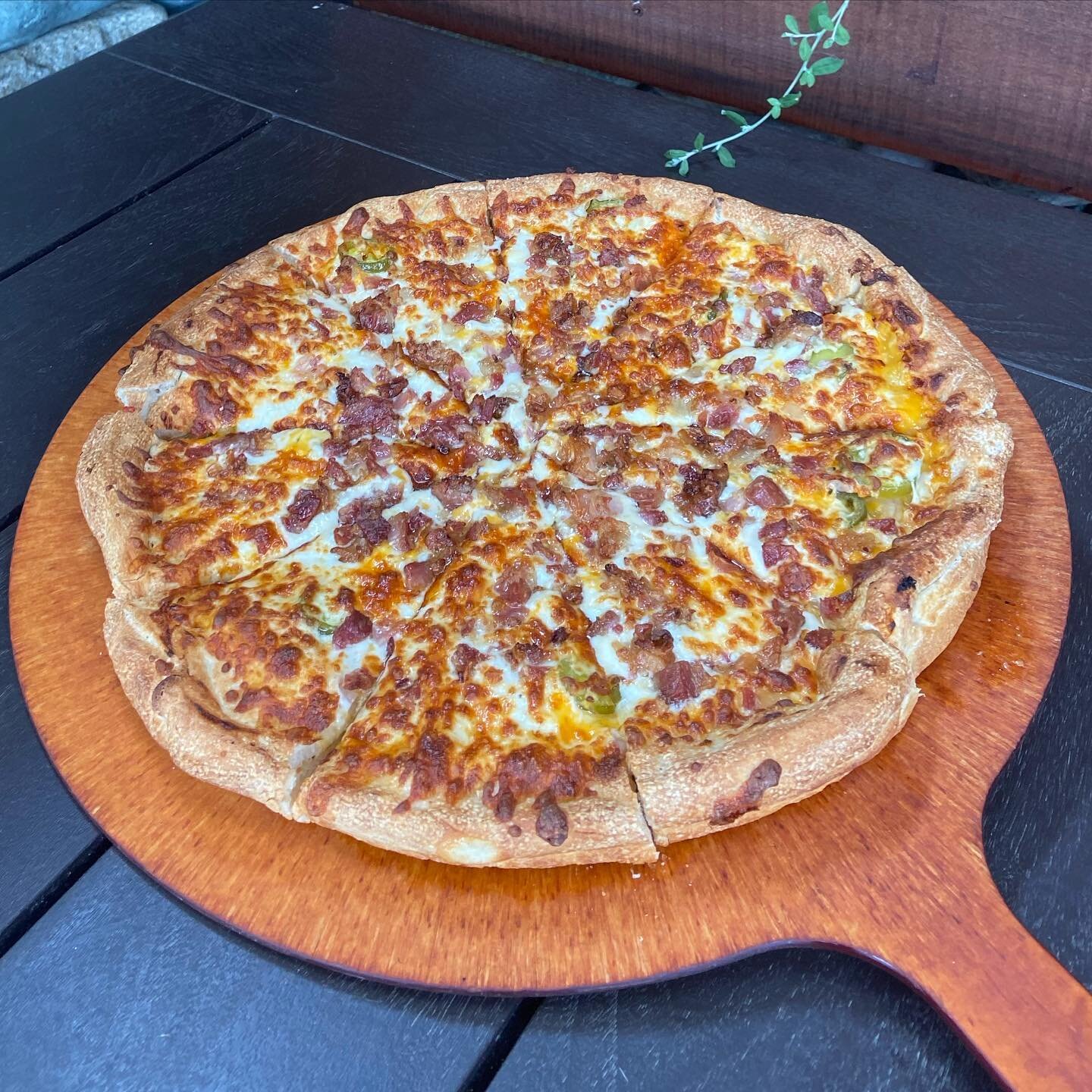 We are bringing the heat for July! 🔥

JALAPE&Ntilde;O POPPER PIZZA
Our artisan dough covered in creamy cheese sauce, topped with jalape&ntilde;os, red onion, bacon, cheddar cheese and our Edam mozzarella blend. 

#mychosenpizza #mychosencafe #yyjpiz
