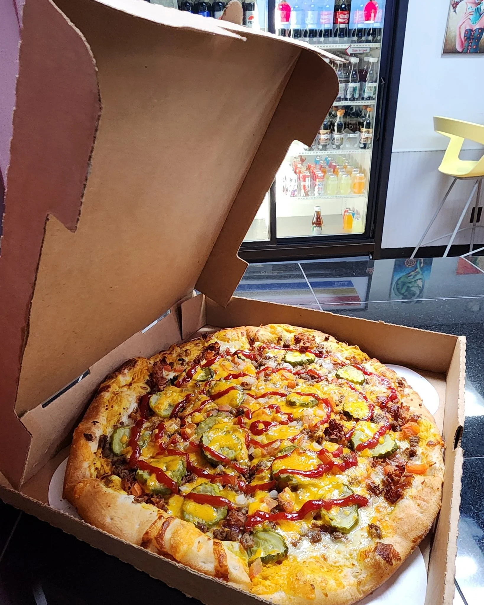 It&rsquo;s Pizza Friday!!! 🍕🍔
And someone&rsquo;s about to make the best dinner decision ever.

Say hello to The Cheeseburger Pizza &mdash; a Pizza Dive Signature that&rsquo;s got all the backyard burger vibes you love, in pizza form. 🍔➡️🍕

It st