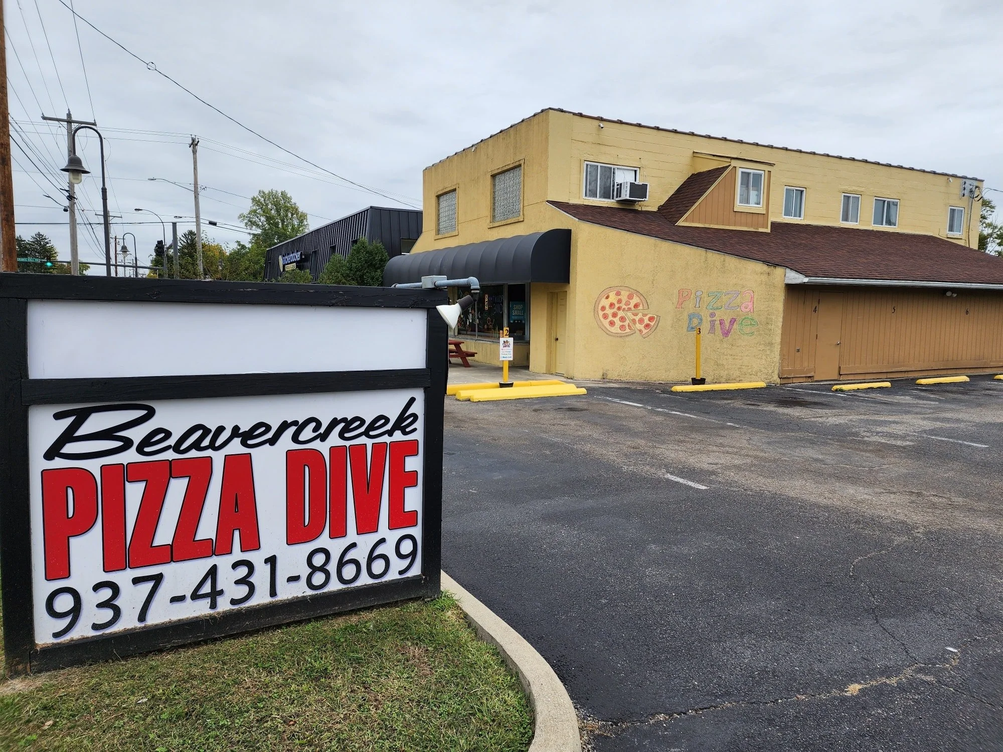 🧡🍕 It's Small Business Saturday! 🍕🧡

Today&rsquo;s one of our favorite days of the year &mdash; a day to celebrate the small businesses that make our community feel like home.

Whether you&rsquo;re grabbing a slice, picking up a pizza for movie n