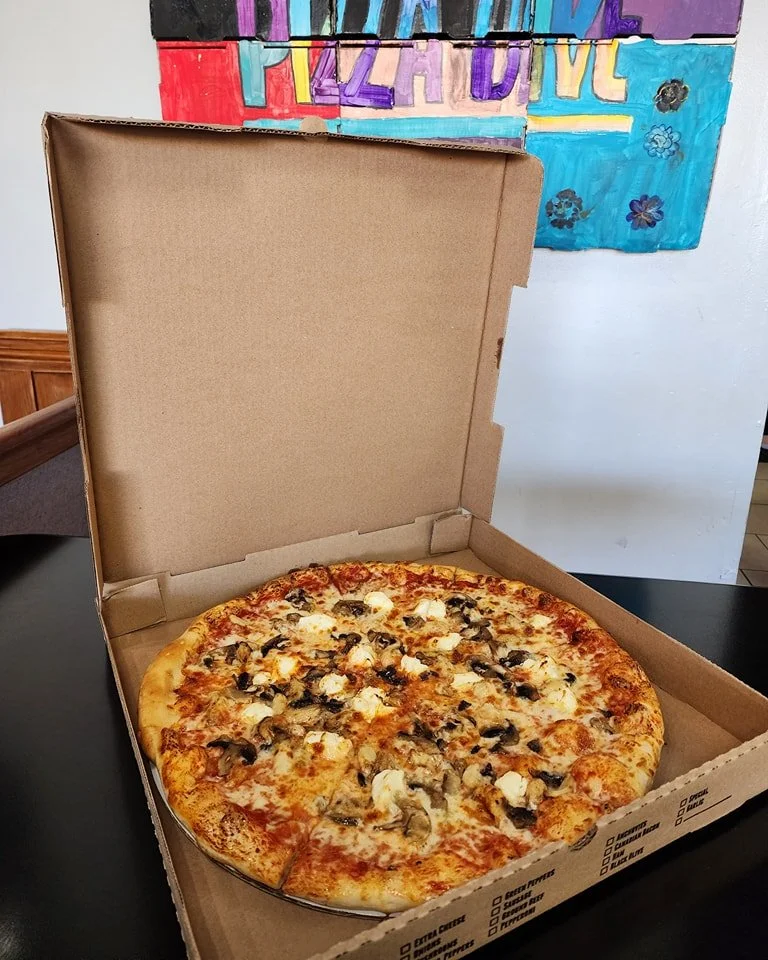 It&rsquo;s Pizza Friday!!! 🎉

Roasted Garlic = elite topping energy.
Add fresh mushrooms + cream cheese and boom &mdash; flavor level unlocked. 🤤🔥

Supporting our Community and Supporting Local, since 2008!

🍕 PIZZA DIVE 🍕 
4021 Dayton Xenia Roa