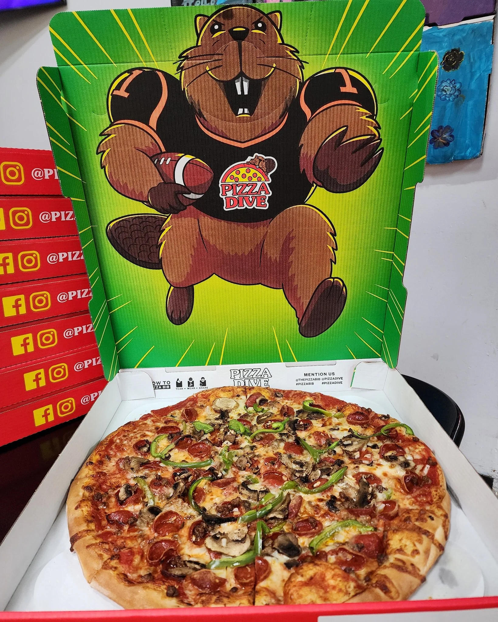 🍕🏈 The BIG GAME is here 🏈🍕

Watching at home? Heading to a party? Hosting the crew?
Don&rsquo;t forget to snag a few of our Pizza Bib boxes to keep things tidy while you cheer.

Grab your pies, throw on your Pizza Bib, and let Pizza Dive handle d