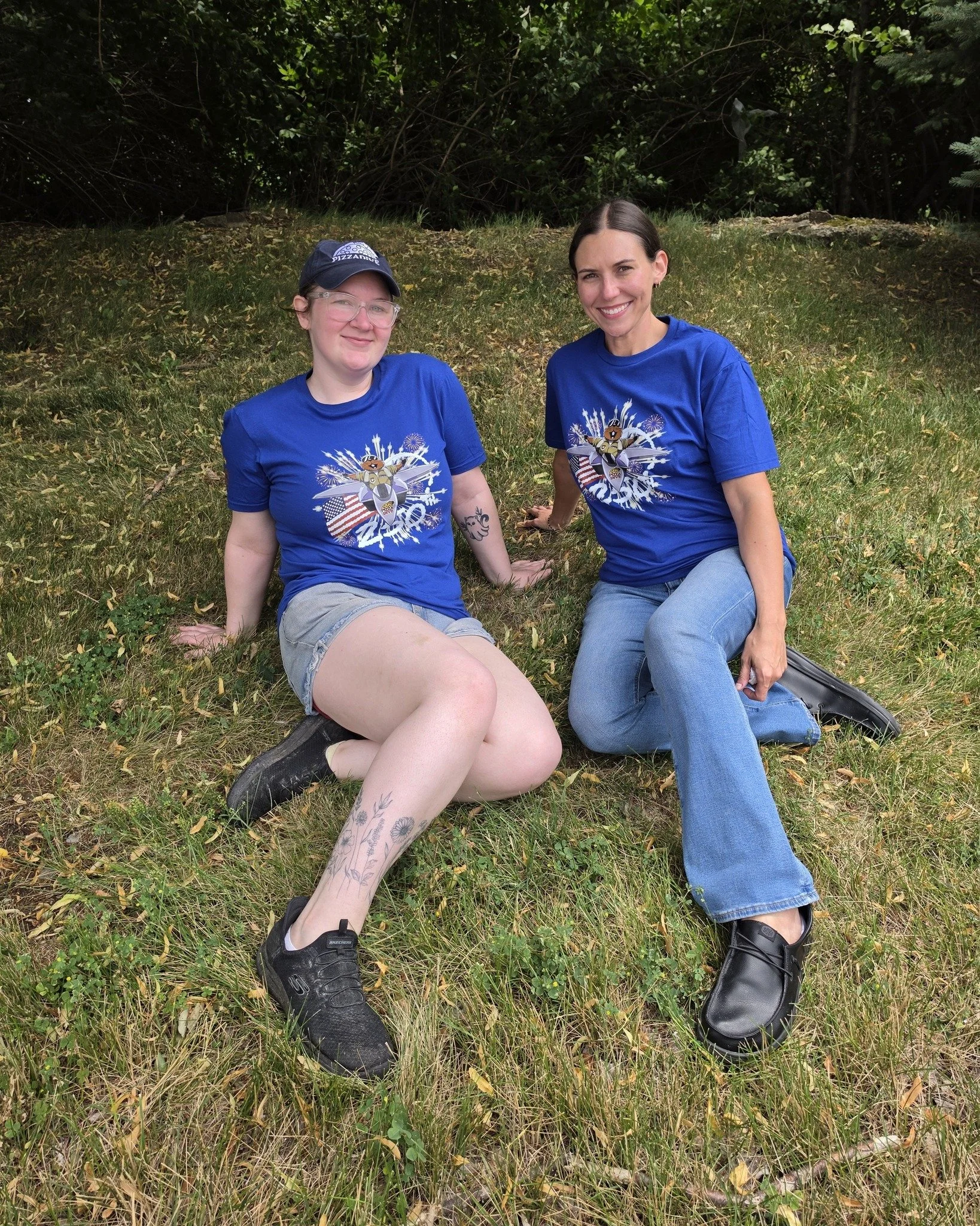 🇺🇸🍕 Pizza Friday + Fourth of July weekend? Count us in.

Fireworks in the sky.
🦫 Fighter Beaver in the air.
🍕 Pizza in hand.

Sounds like summer to us.

Our Red, White, &amp; Dive shirts are back in stock&mdash;including youth sizes&mdash;and th
