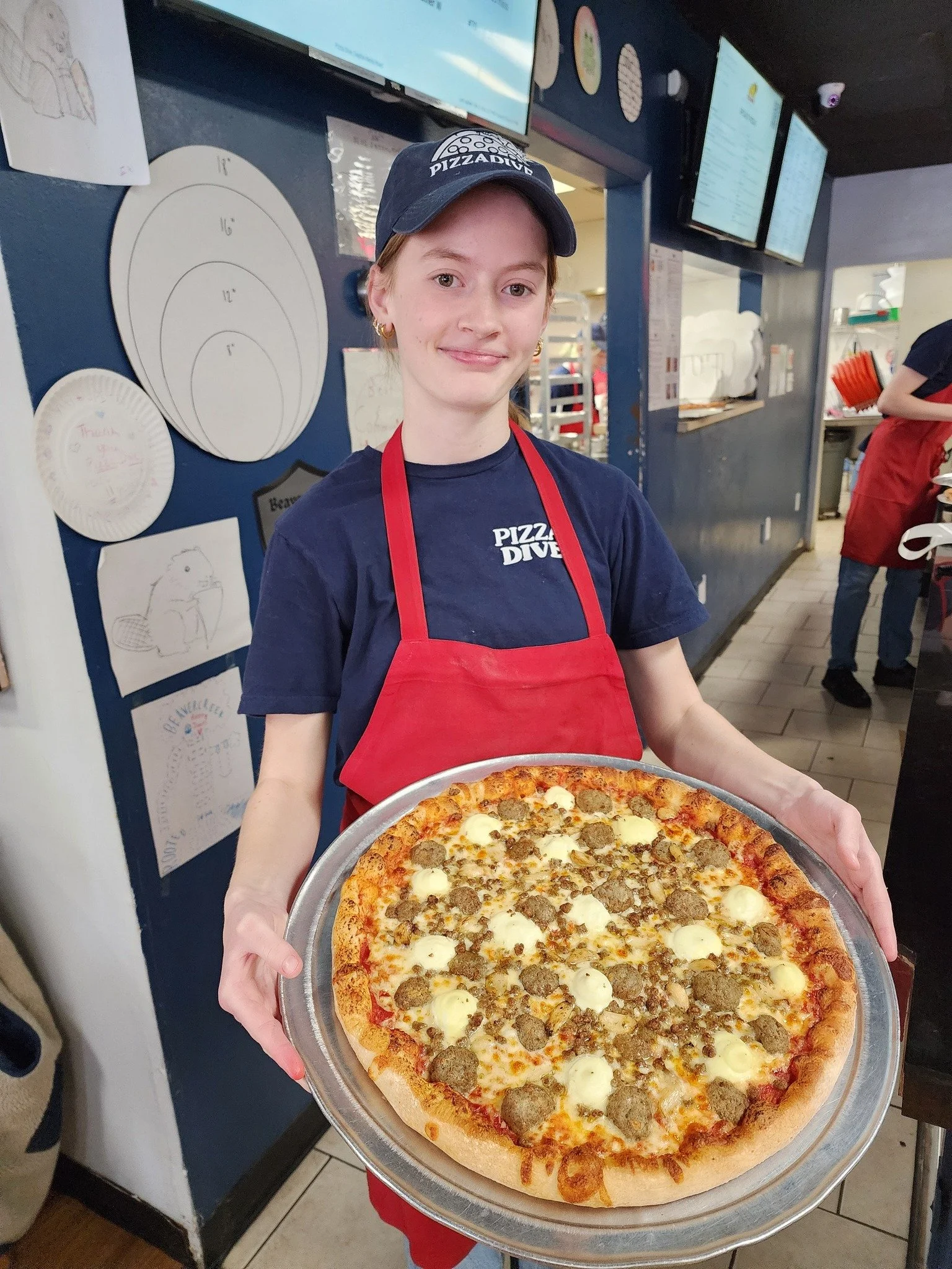 🍕 It's Pizza Friday!

Meet one of our favorite off-the-menu creations: The Old Chicago.

Loaded with meatballs, sausage, roasted garlic, and ricotta... it's one our Team knows and loves. 🤤

While you won't find it on the menu, if it sounds like you