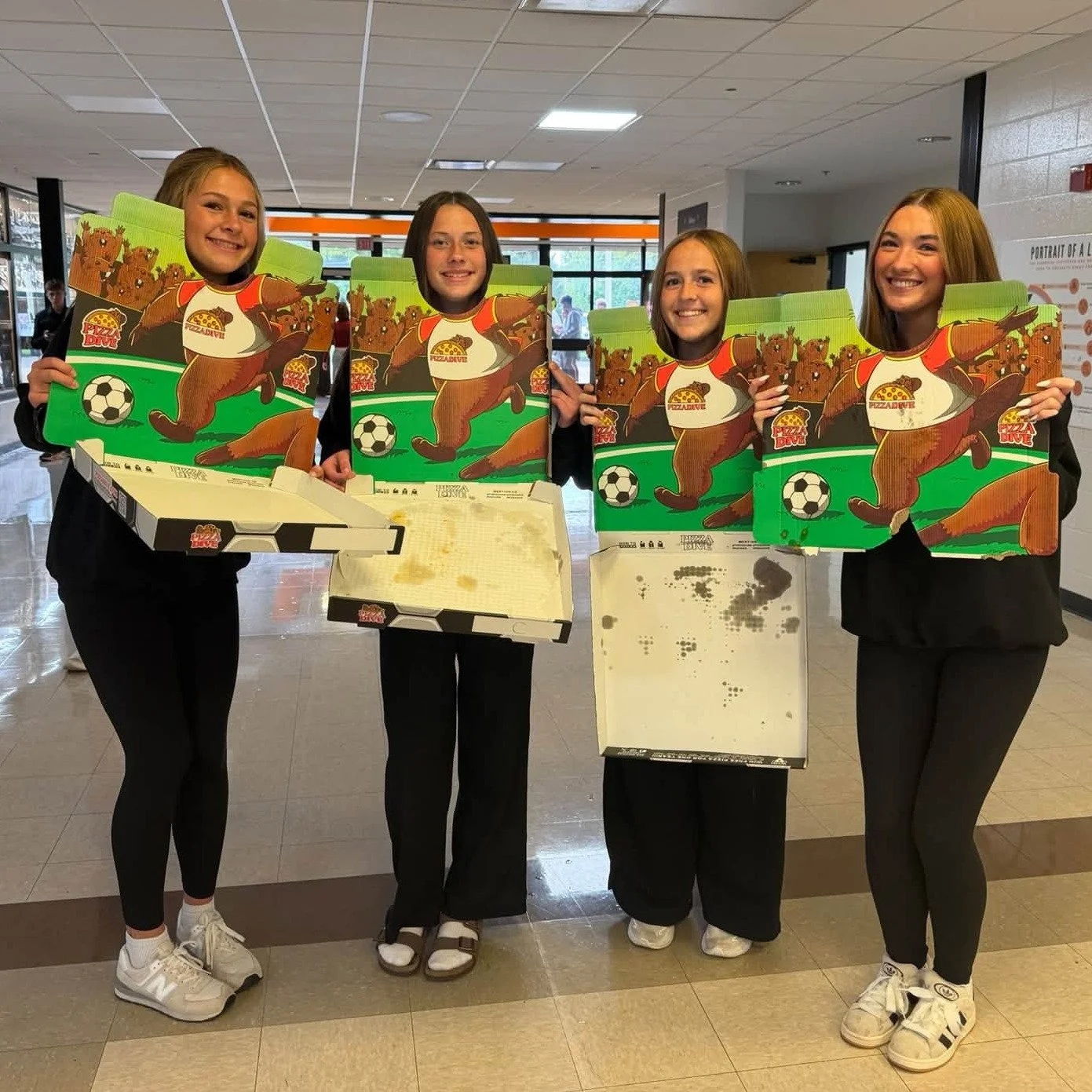 🍕⚽️ Looks like our Pizza Bibs found their people.

Beavercreek Soccer Sidekicks brought the soccer Beaver out to play. 🦫⚽️ With a Pizza Bib, you can become the Beaver, too!

Thanks for choosing Pizza Dive to fuel the team, and thanks for sharing th