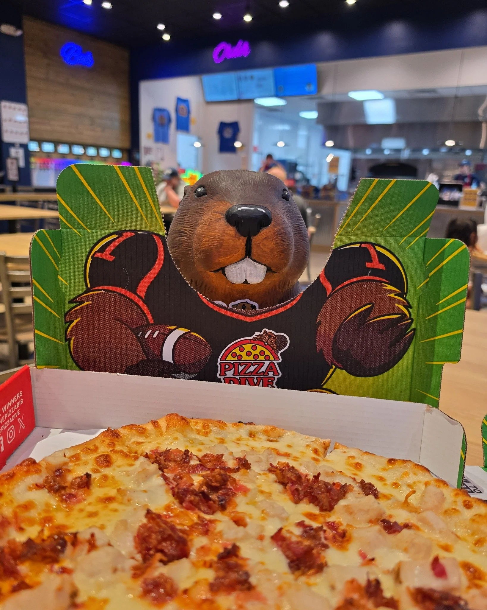 🏈🍕 Sunday football just hits different with pizza.

Watching the game at home? We&rsquo;ve got you.

Heading out? The big screens are on and the 21-tap self-pour wall is ready at Towne Drive.

However you&rsquo;re watching, make it pizza. And when 