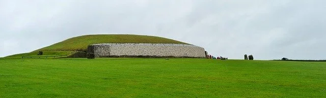  Newgrange 