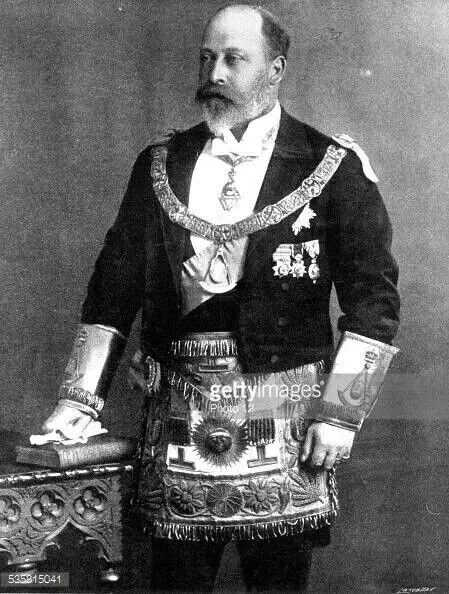  Edward VII in freemason apron 