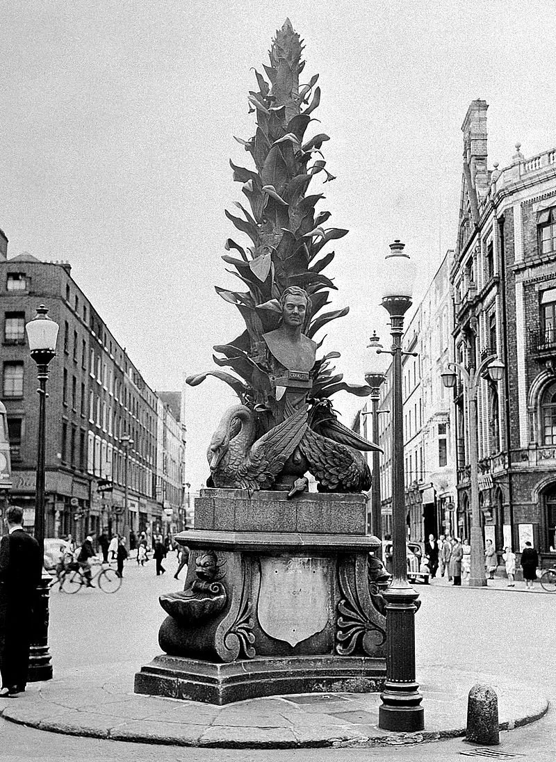  Sir Philip Crampton’s memorial fountain bust 