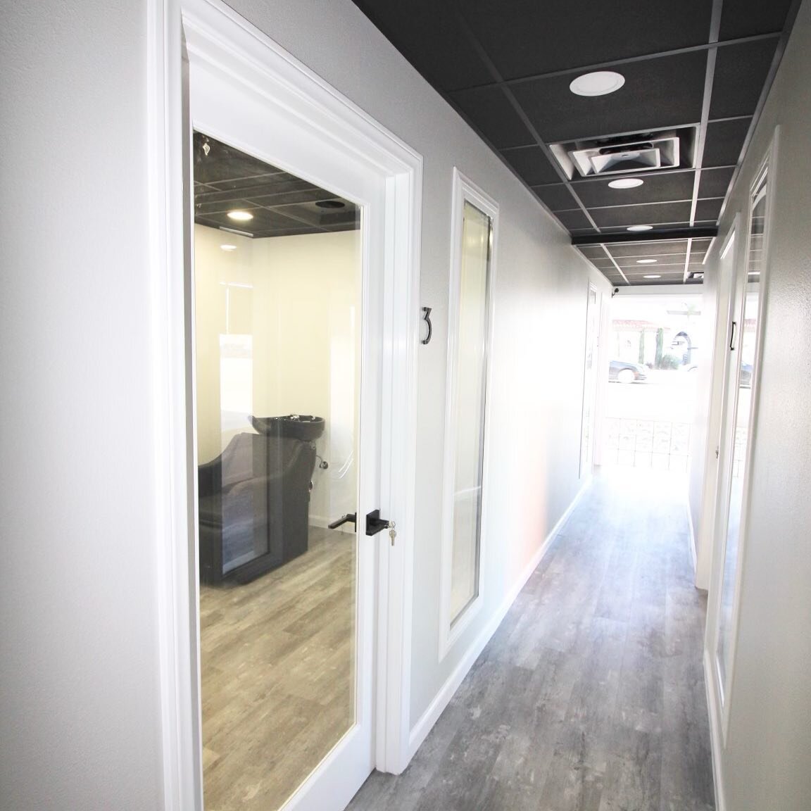 3 Salon Suites left✨✨ DM for more info. #salonsuitesorangecounty #salonsuitesoc #ocwaxing #ocfacials #ocesthetician #ocesthetician #hairstylistoc #hairstylist #facialist #nailsorangecounty #salonsuites