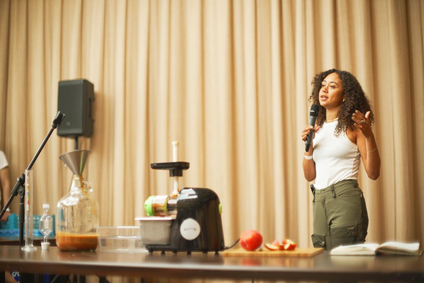 ABV Volume 3 in Brooklyn, NYC. We demonstrated a workshop on accesible home fermentations using peaches, the seasonal fruit of the summer. Moderated by the best MC @zwanng + produced by dream team @jahdemarley.drinks, @thebellejustine + @abvferments 