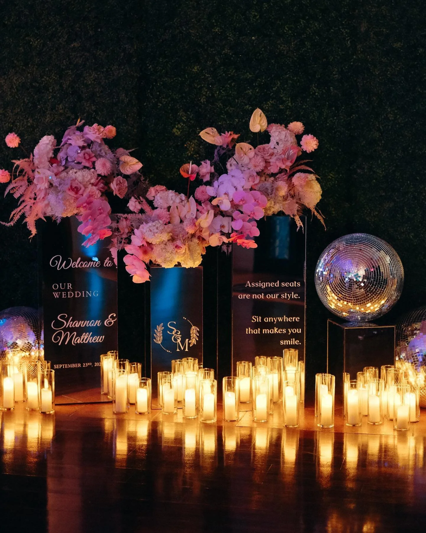 This is a controversial topic, and trust me, as a planner I want to be prepared and have a game plan ahead of time; But for Shannon & Matthew an open seating plan was the best option. There are certain factors that have to align to make sure it&r