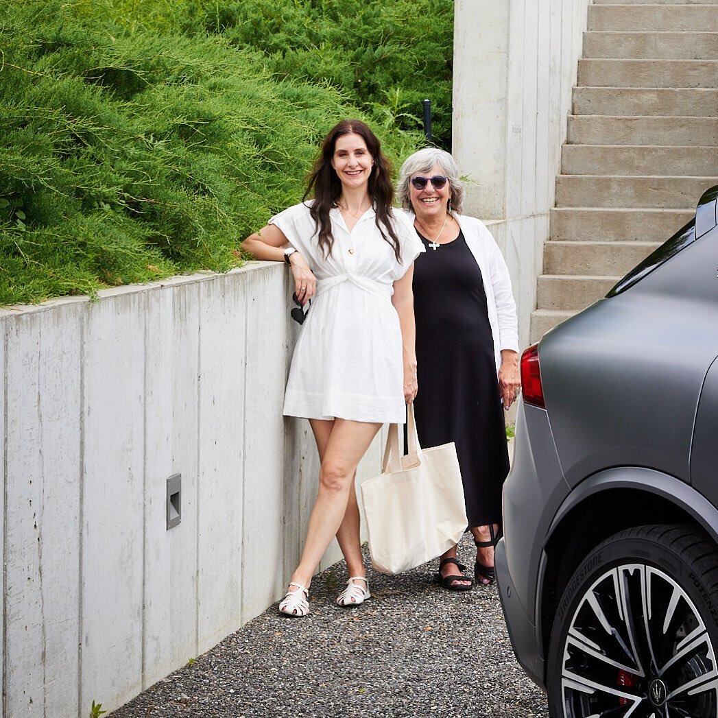 To all the mothers, daughters and all those who do some kind of mothering, happy Mother&rsquo;s Day from Le Car! 💐🏎️🌸💕

#happymothersday #lecar #motherdaughter #motherdaughtercompany