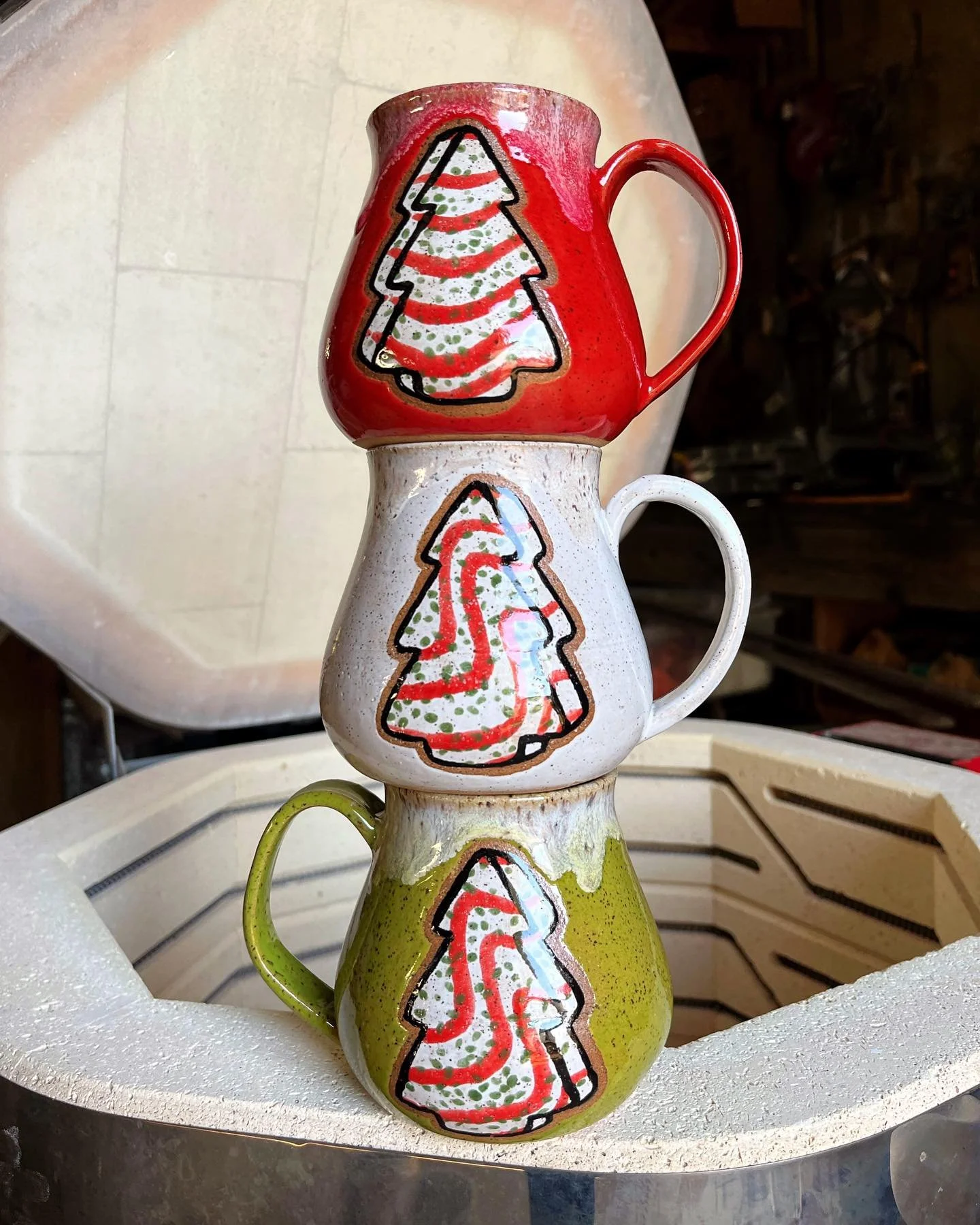 Happy Friday! 🤩 We are so, so excited to see everyone at Calico tomorrow! We are also extremely happy with our kiln load this morning - Christmas tree cakes came out even better than we hoped! 🎄❤️